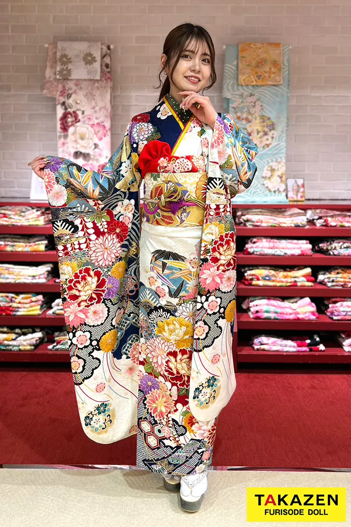 TAKAZENのレンタル振袖 正統派古典　白/ブルー/青　紅型/牡丹柄　大人っぽい　綺麗　華やか　高級【通販可】M1