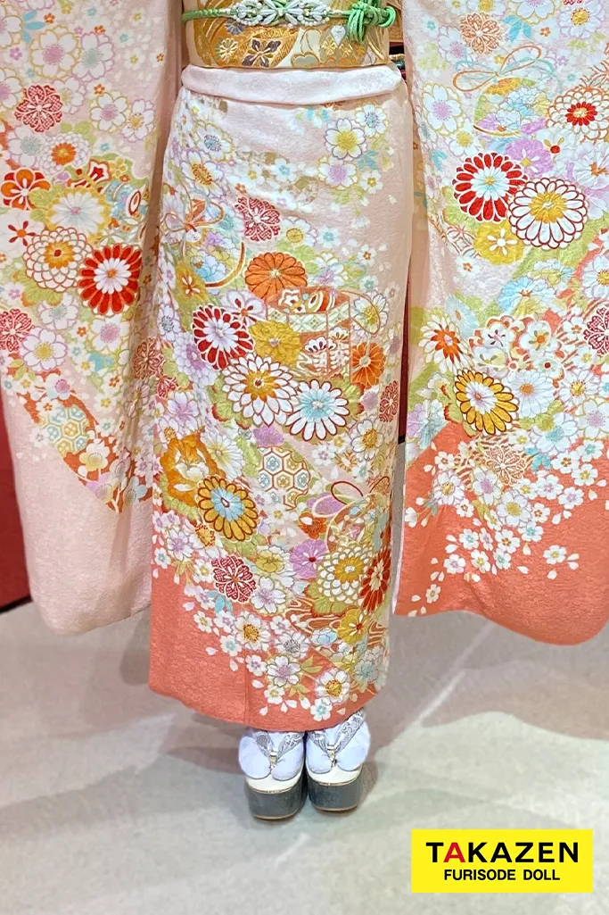 TAKAZENのレンタル振袖 正統派古典　白/ピンク/水色　菊柄　唐絞り　淡い色　かわいい　女の子らしい　低身長さんにもおすすめ【通販可】M6