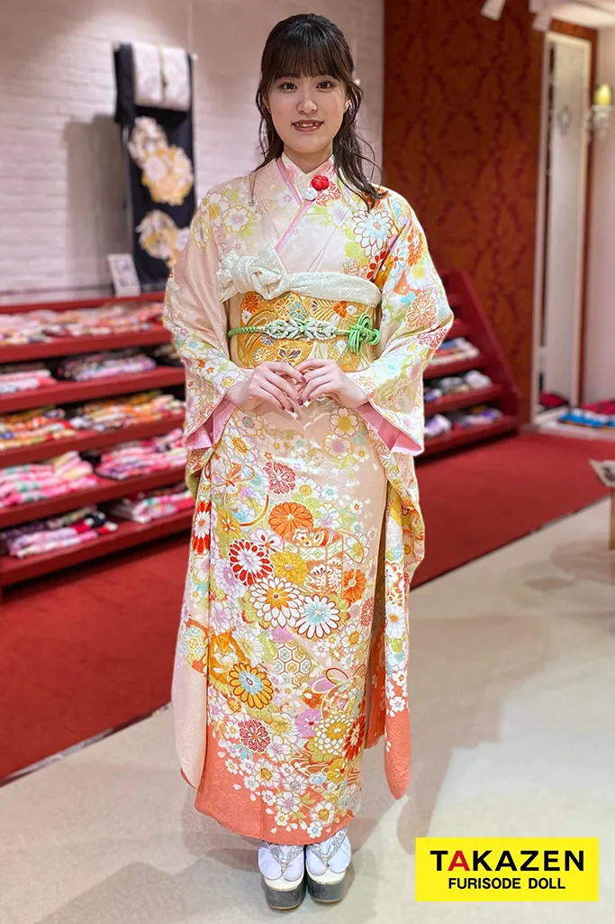 TAKAZENのレンタル振袖 正統派古典　白/ピンク/水色　菊柄　唐絞り　淡い色　かわいい　女の子らしい　低身長さんにもおすすめ【通販可】M6