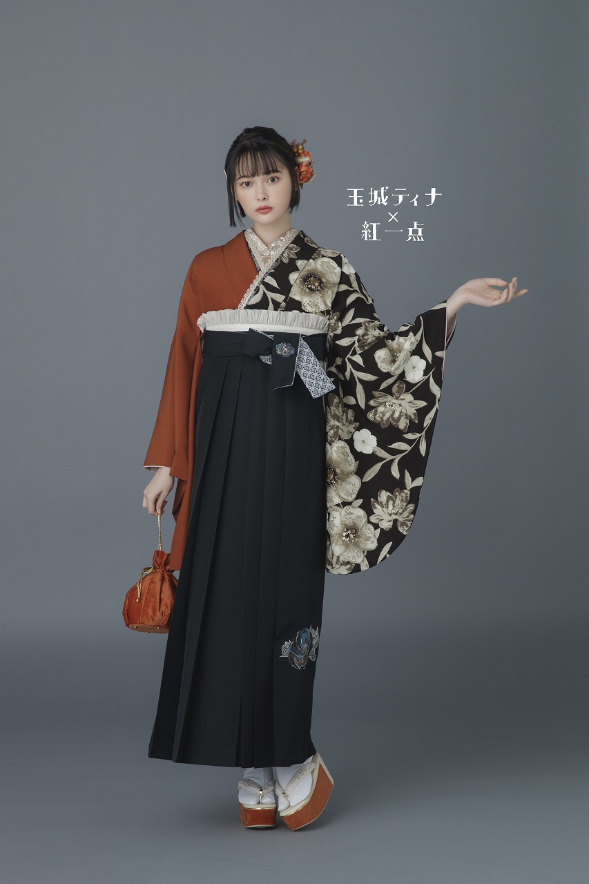 TAKAZENのレンタル袴 玉城ティナ×紅一点ブランド袴　黒/オレンジ/テラコッタ　洋柄　今どき　ヴィンテージスタイル　おしゃれ【通販可】R23041