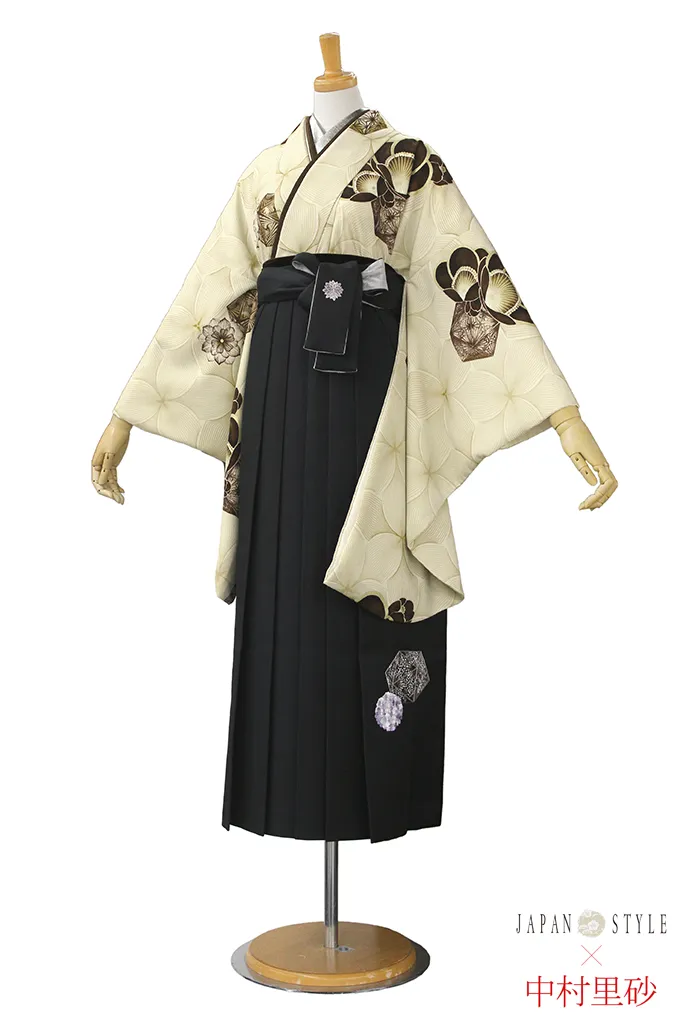 TAKAZENのレンタル袴 JAPANSTYLE×中村里砂ブランド袴　くすみカラー古典　ベージュ/淡い色　梅柄　人気【通販可】R24050