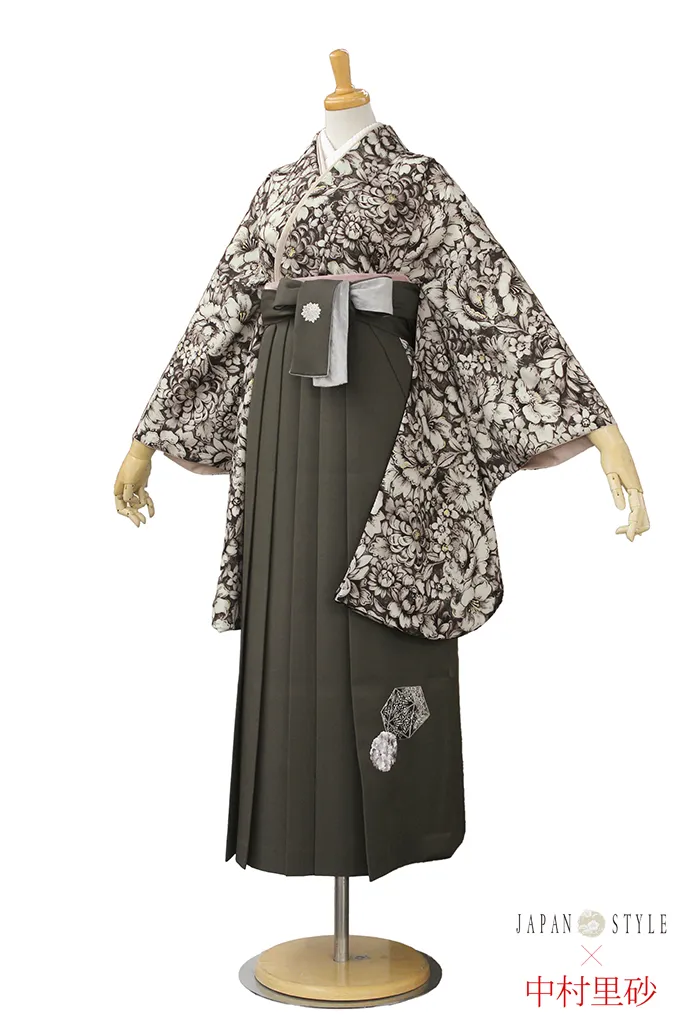 TAKAZENのレンタル袴 JAPANSTYLE×中村里砂ブランド袴　くすみカラー古典　くすみブラウン(茶色)/スモーキーカラー　乱菊柄/総柄　大人っぽい【通販可】R24052