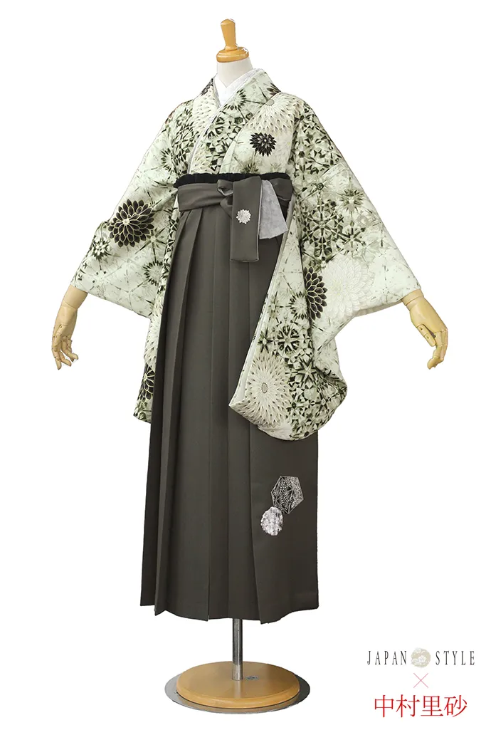TAKAZENのレンタル袴 JAPANSTYLE×中村里砂ブランド袴　くすみカラー古典　白/くすみグリーン　菊柄　綺麗　エレガント【通販可】R24054