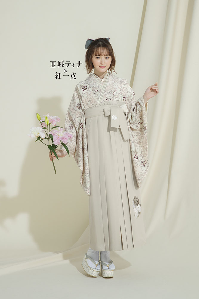 TAKAZENのレンタル袴 玉城ティナ×紅一点ブランド袴　くすみピンク/淡い色　ユリ柄　かわいい　トレンド　お洒落【通販可】R24074
