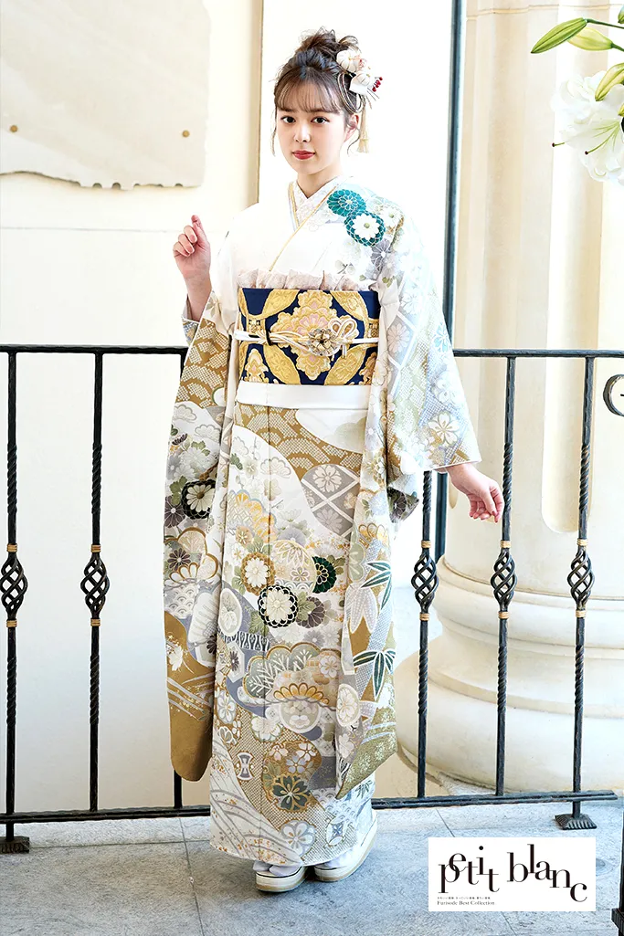 TAKAZENのレンタル振袖 正統派古典　白/ベージュ　菊柄/絞り風　大人っぽい　綺麗　清楚　上品【通販可】K825