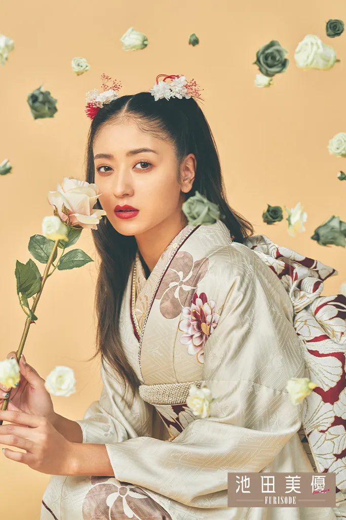 TAKAZENのレンタル振袖 池田美優(みちょぱ)振袖　アイボリー/オフカラー　毬柄/スッキリ柄　シンプル　大人っぽい　上品【通販可】K843