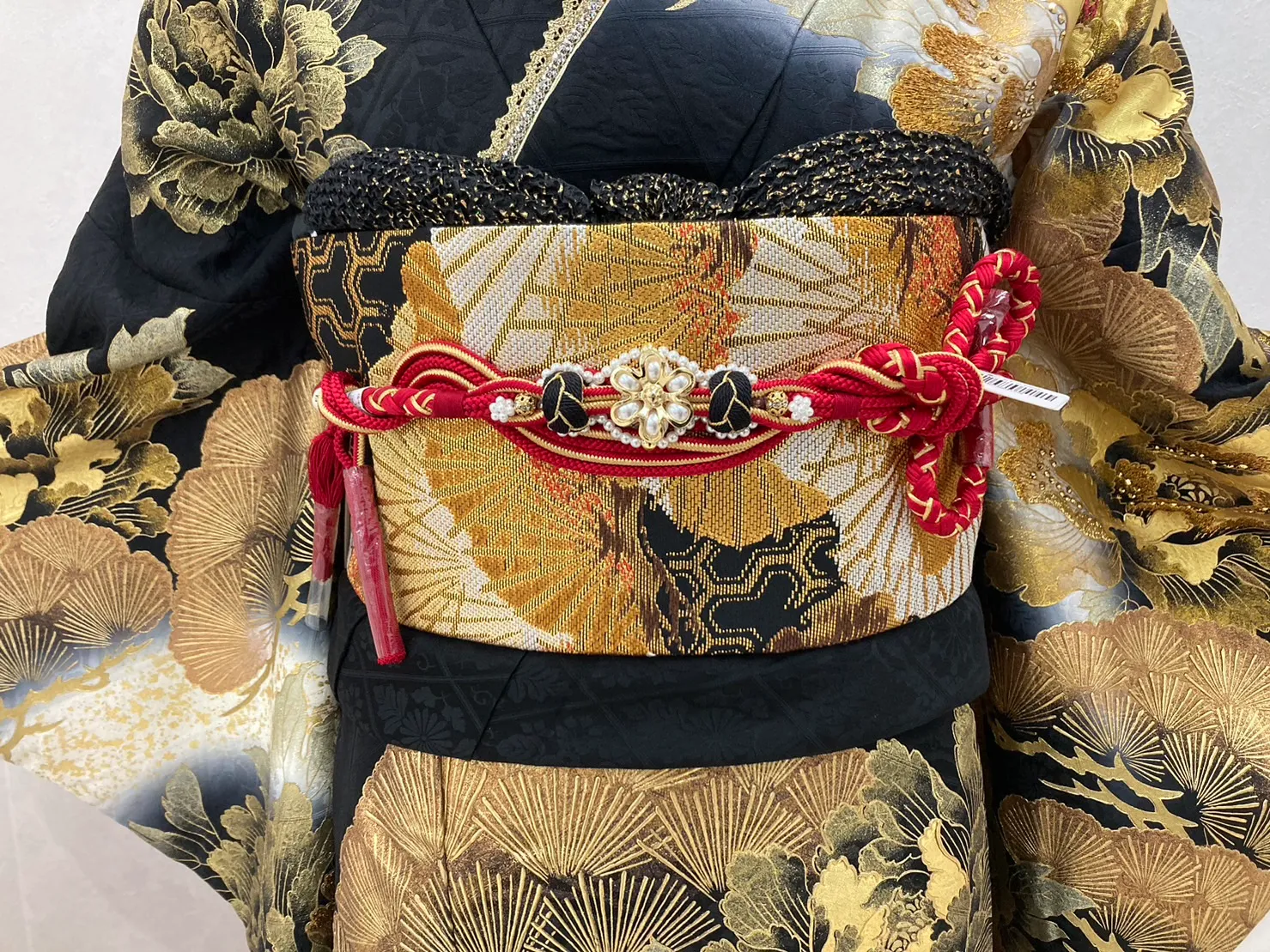 成人式 振袖 レンタル 奈良 橿原 かわいい おしゃれ 個性派 かわいい かっこいい くすみ イマドキ 渋い ジャパンモード ギラギラ ゴールド ギャル 黒