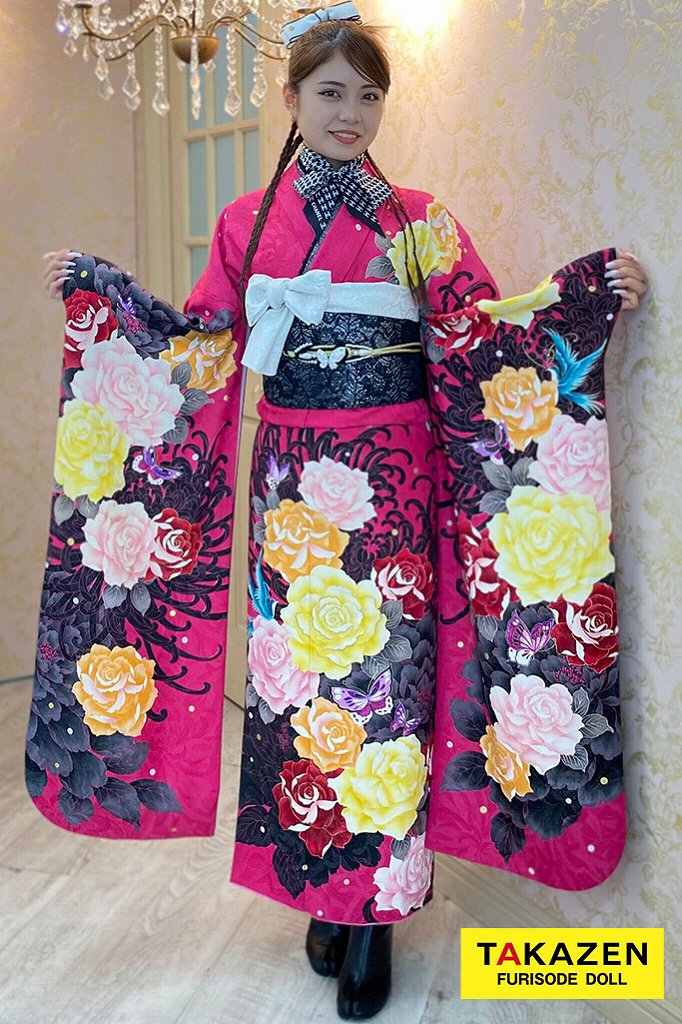 TAKAZENのレンタル振袖 モード　ピンク　オシャレ奇抜　バラ柄　ブーツスタイル  華やか　可愛い　流行り　ピンクベース　派手　ブラックピンク　振袖ネットレンタル　M13