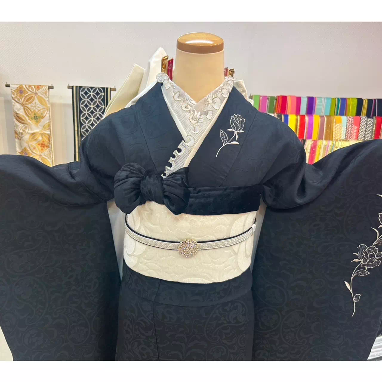 TAKAZEN神戸店 前撮り撮影会 イマドキ カワイイ コディネート くすみカラー 袴 卒業式 ピンク 神戸市 西宮市 三田市 三木市 明石市 振袖レンタル 成人式 ヴィンテージ ブーツスタイル レースインナー