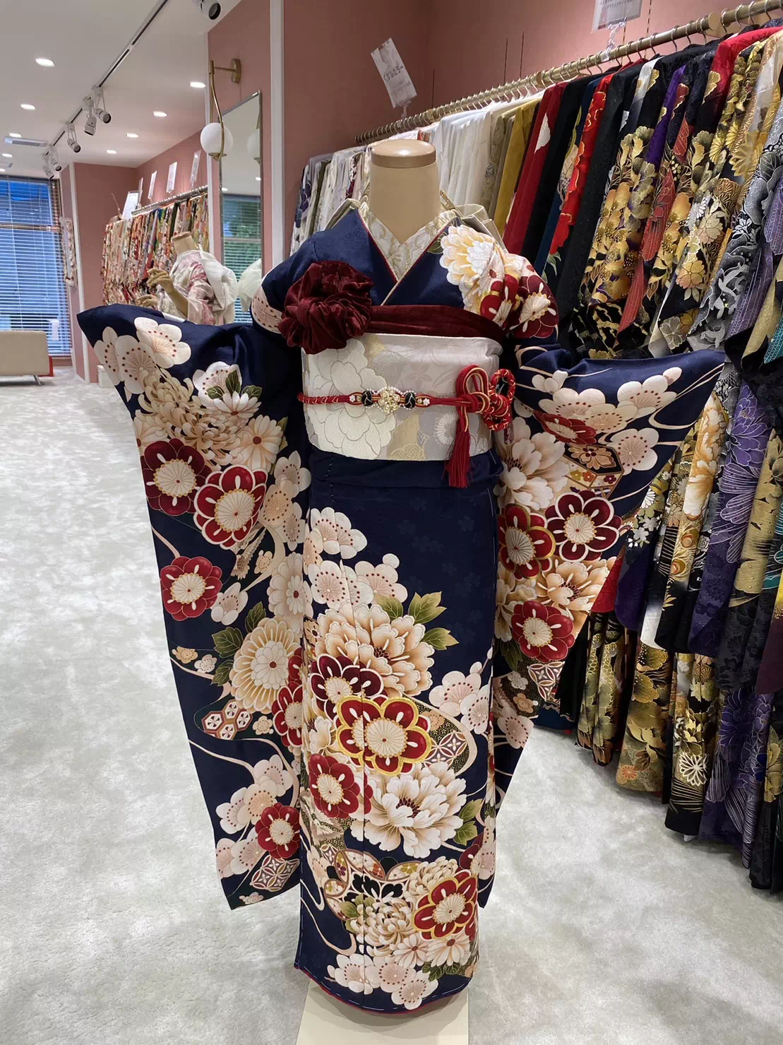 TAKAZEN姫路店　加古川市　たつの市　高砂市　振袖レンタル姫路市　振袖レンタル　人気振袖　ママ振袖　写真だけの成人式　姫路市　成人式　卒業式　袴　振袖　イマドキ振袖　香音　