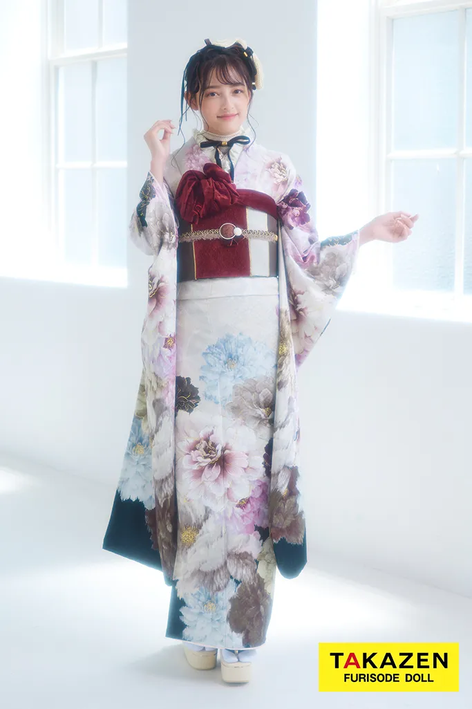 TAKAZENのレンタル振袖 九重×中村里砂ブランド振袖　ベージュ/グレー/くすみカラー　水彩画風　ニュアンスカラー　お洒落　ガーリー　チョーカー　大峰ユリホ【通販可】LB23