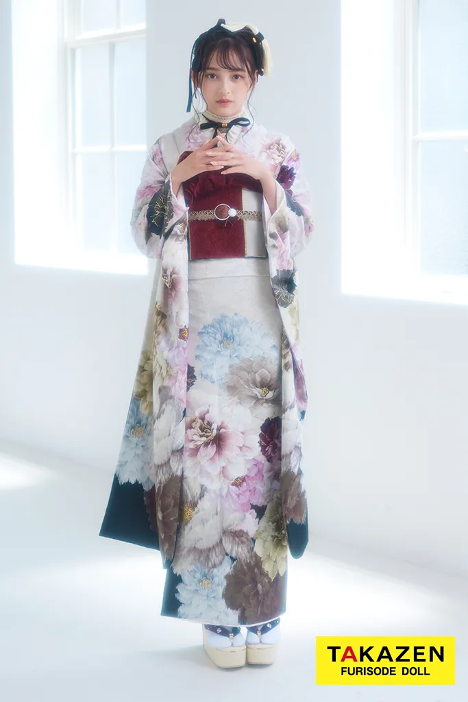 TAKAZENのレンタル振袖 九重×中村里砂ブランド振袖　ベージュ/グレー/くすみカラー　水彩画風　ニュアンスカラー　お洒落　ガーリー　チョーカー　大峰ユリホ【通販可】LB23