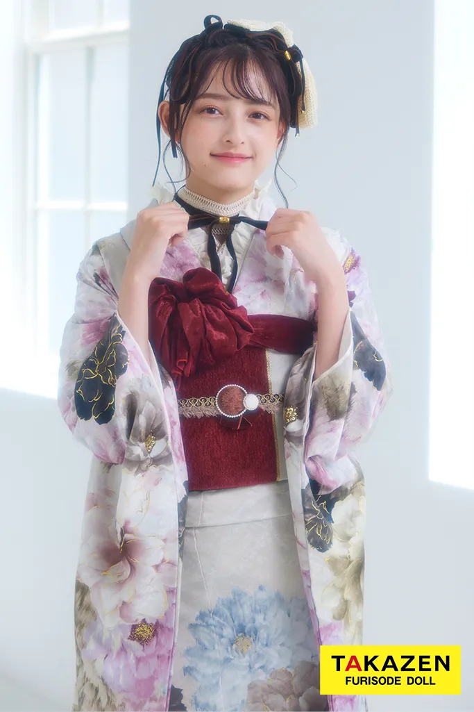 TAKAZENのレンタル振袖 九重×中村里砂ブランド振袖　ベージュ/グレー/くすみカラー　水彩画風　ニュアンスカラー　お洒落　ガーリー　チョーカー　大峰ユリホ【通販可】LB23