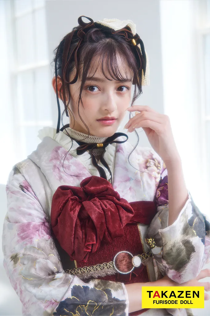 TAKAZENのレンタル振袖 九重×中村里砂ブランド振袖　ベージュ/グレー/くすみカラー　水彩画風　ニュアンスカラー　お洒落　ガーリー　チョーカー　大峰ユリホ【通販可】LB23