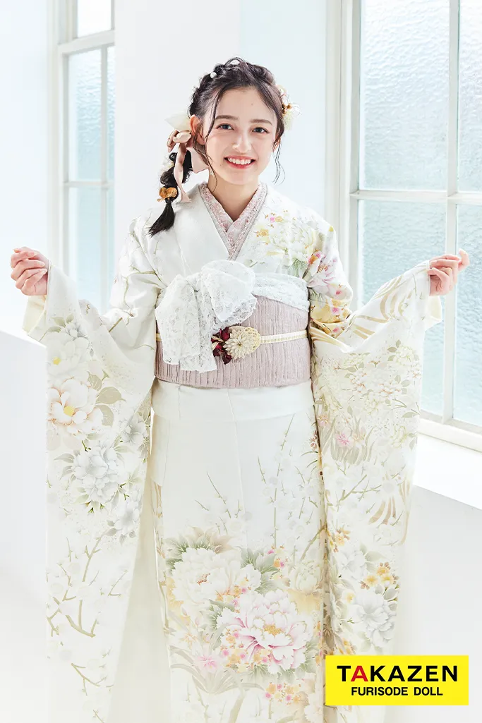 TAKAZENのレンタル振袖 くすみカラーガーリー　白　牡丹柄/古典柄　かわいい　トレンド　清楚　ワントーンコーデ　大峰ユリホ【通販可】LB30