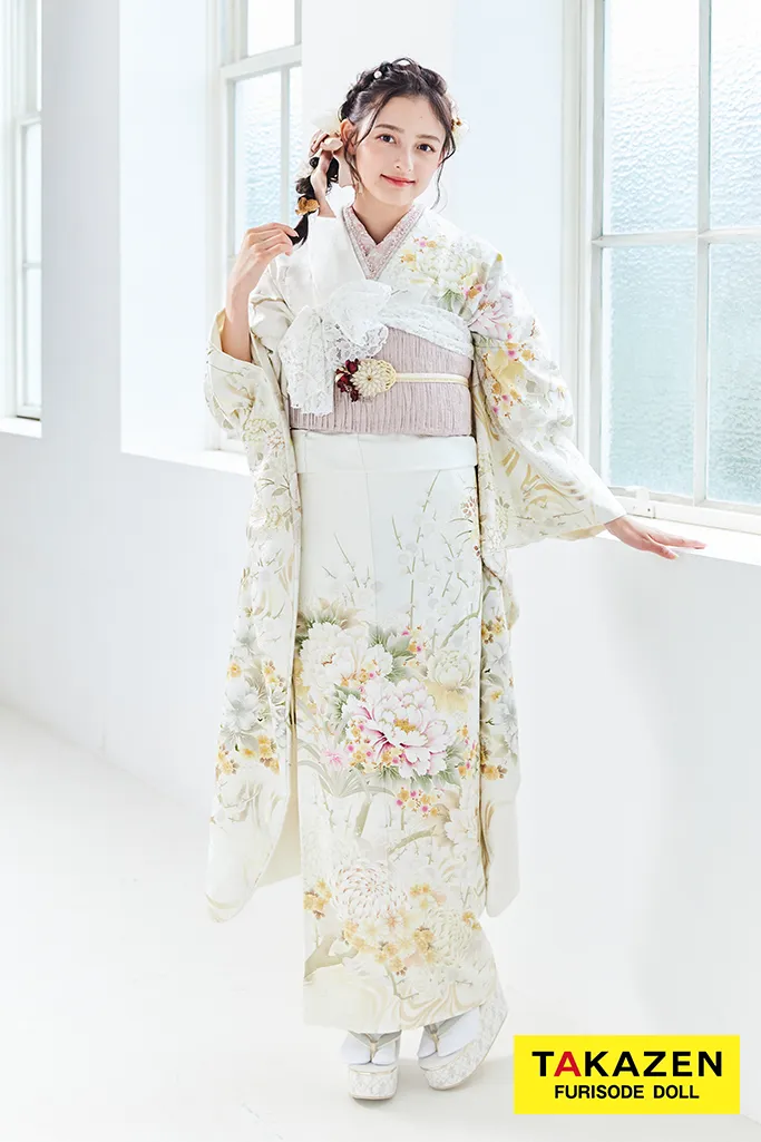 TAKAZENのレンタル振袖 くすみカラーガーリー　白　牡丹柄/古典柄　かわいい　トレンド　清楚　ワントーンコーデ　大峰ユリホ【通販可】LB30