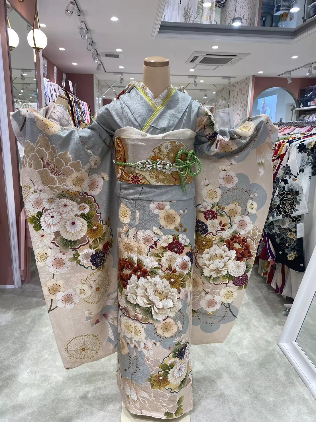 TAKAZEN姫路店　加古川市　高砂市　人気振袖　振袖レンタル　姫路市　成人式　卒業式　袴　振袖　イマドキ振袖　くすみカラー　はんなり　かわいい　