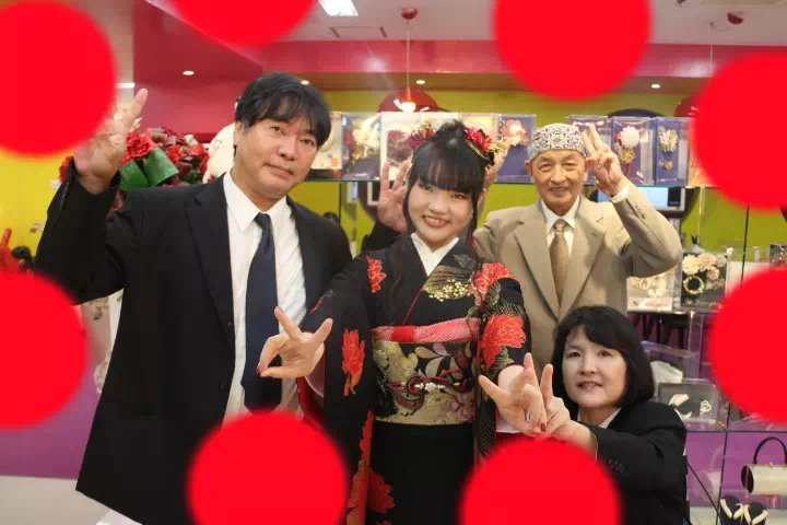 TAKAZEN神戸三宮店　前撮り撮影会　イマドキ　カワイイ　コディネート　振袖　レンタル　袴　黒　赤　カッコイイ　シンプル