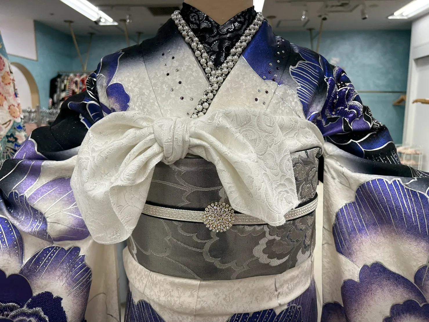振袖レンタル　成人式　モード　薔薇柄