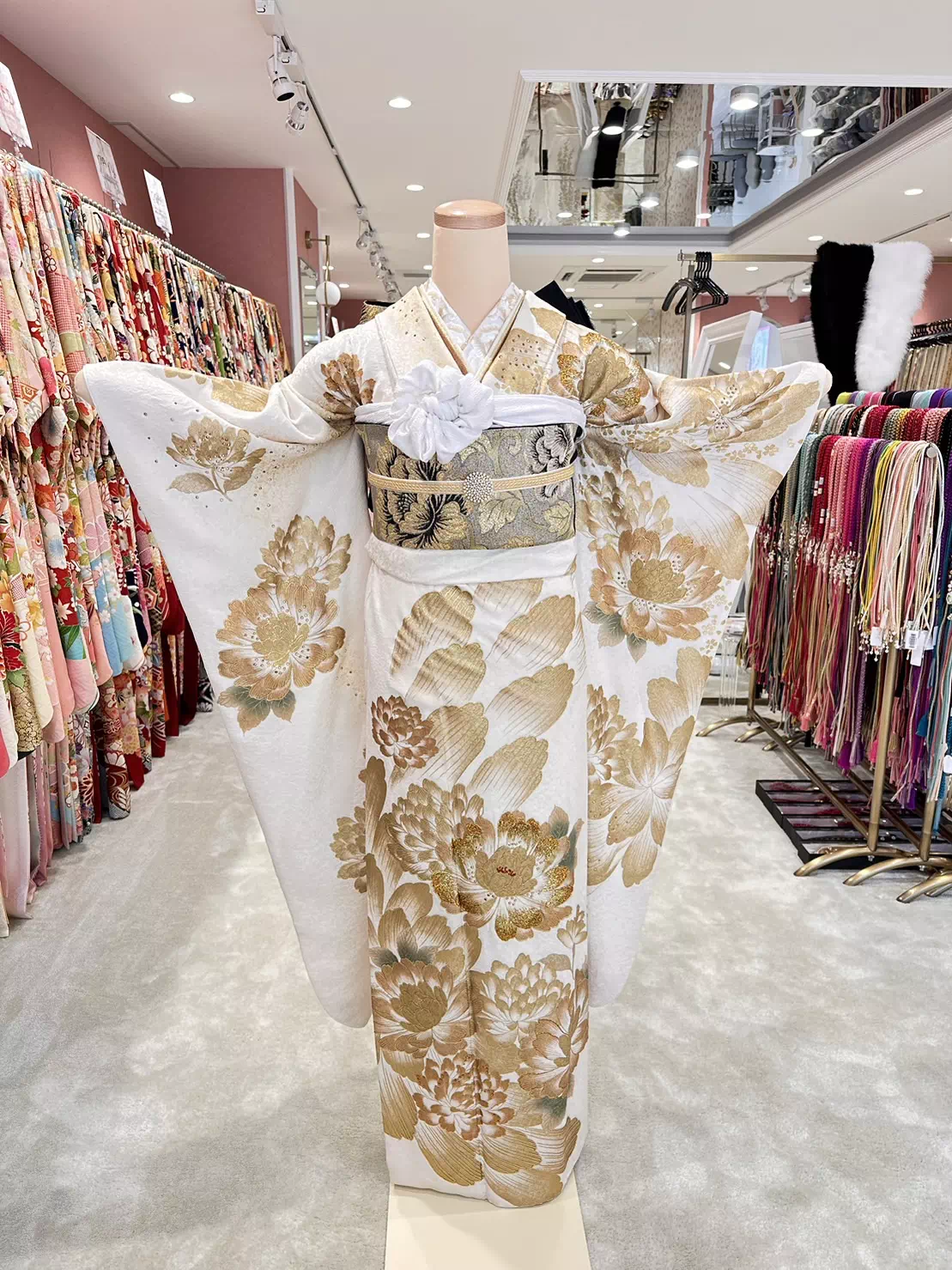 TAKAZEN姫路店　加古川市　高砂市　人気振袖　振袖レンタル　姫路市　成人式　卒業式　袴　振袖　イマドキ振袖　豪華　キレイ