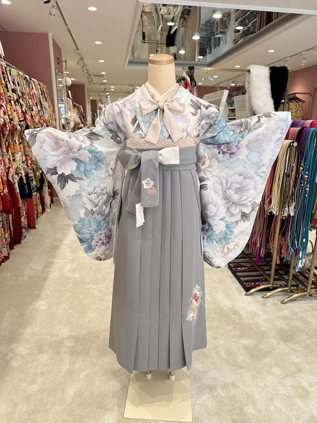 TAKAZEN姫路店　加古川市　高砂市　人気振袖　振袖レンタル　姫路市　成人式　卒業式　袴　振袖　イマドキ振袖　袴　かわいい　くすみカラー