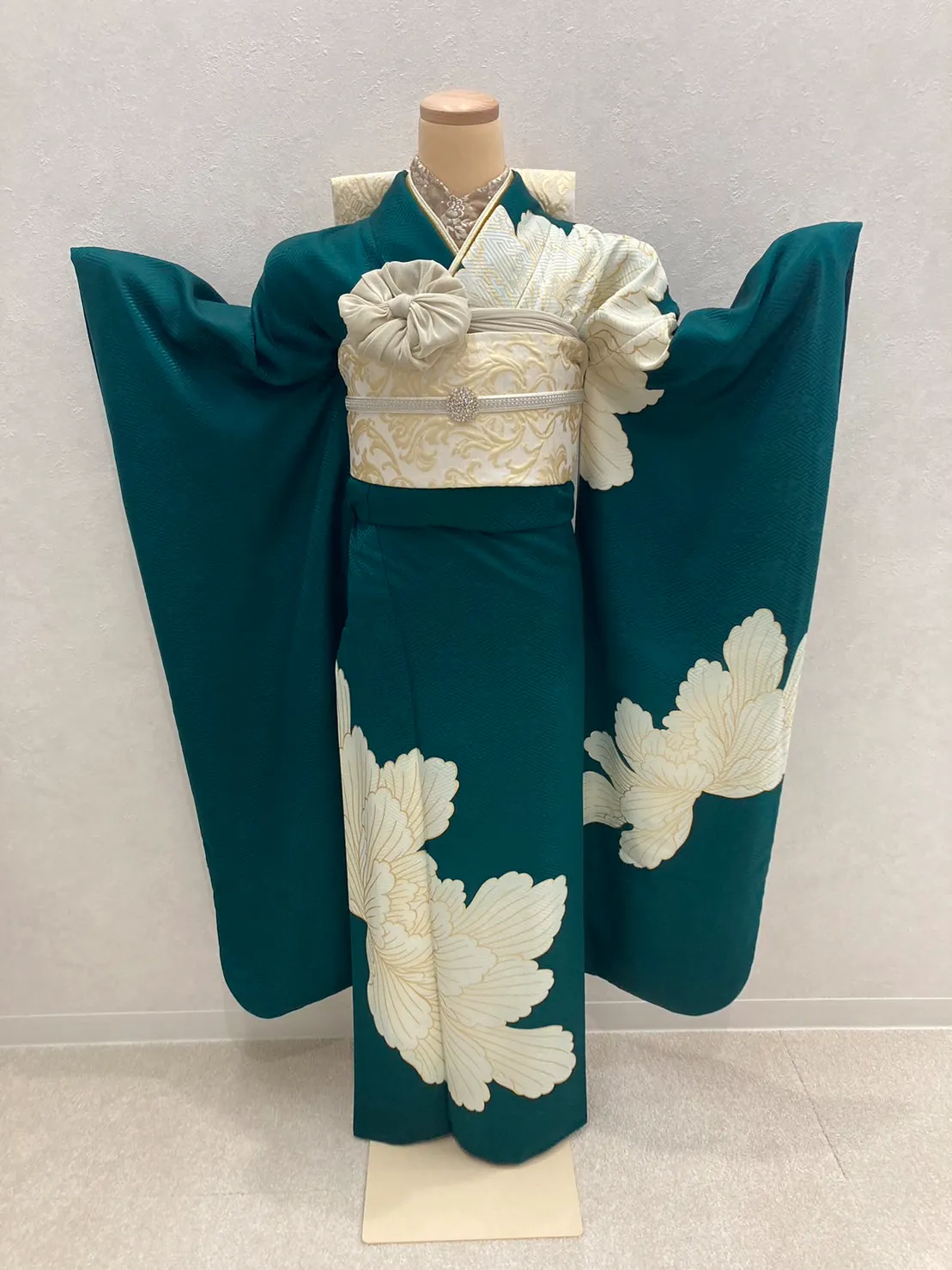 振袖レンタル　奈良　橿原　かわいい　おしゃれ　個性派　かわいい　かっこいい　くすみ　イマドキ　