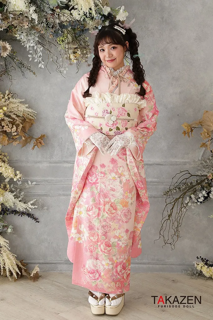 TAKAZENのレンタル振袖 キュートガーリー　ピンク/淡い色　薔薇柄　リズリサ振袖　ゆめかわいい　おしゃれ　レース手袋　フリルコーディネート　ふーりー【通販可】G44