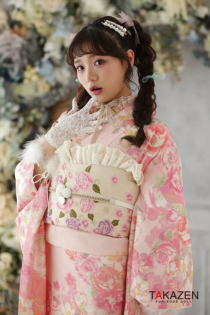 TAKAZENのレンタル振袖 キュートガーリー　ピンク/淡い色　薔薇柄　リズリサ振袖　ゆめかわいい　おしゃれ　レース手袋　フリルコーディネート　ふーりー【通販可】G44