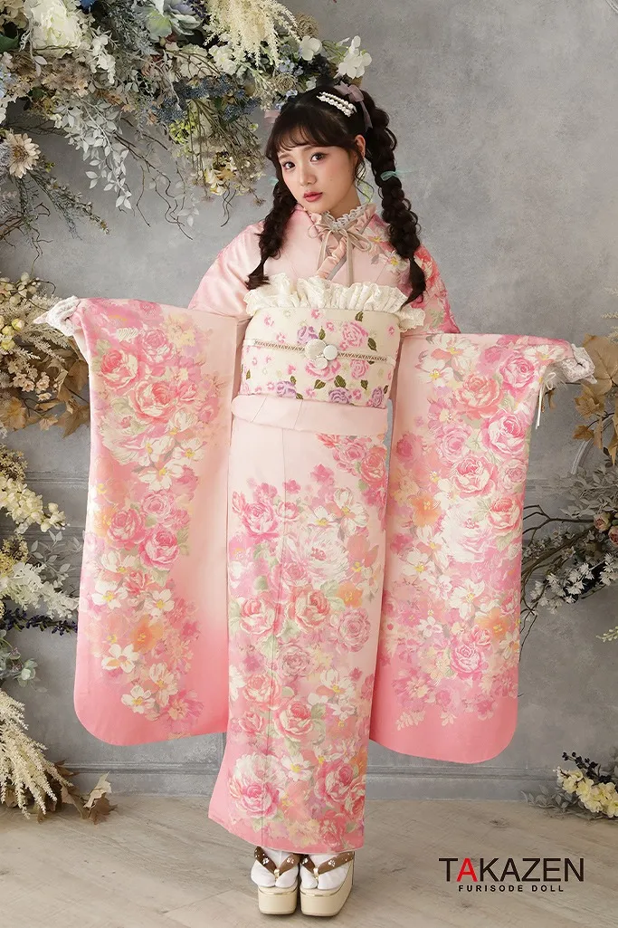 TAKAZENのレンタル振袖 キュートガーリー　ピンク/淡い色　薔薇柄　リズリサ振袖　ゆめかわいい　おしゃれ　レース手袋　フリルコーディネート　ふーりー【通販可】G44