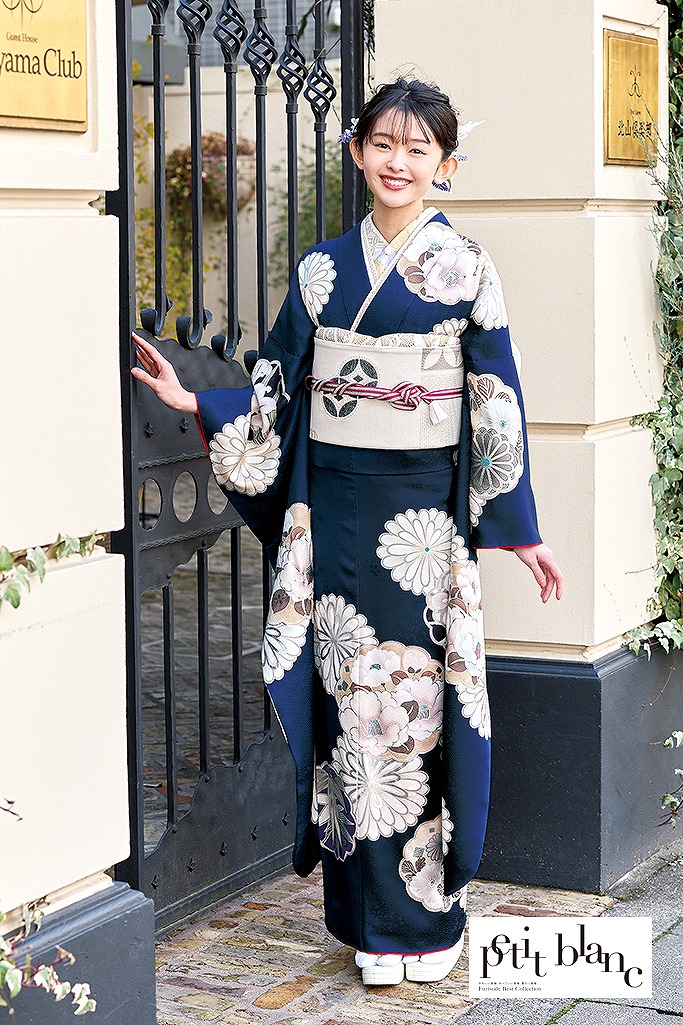成人式 レンタル 振袖 可愛い 今どき 青色 ブルー 花 古典 ネイビー 紺