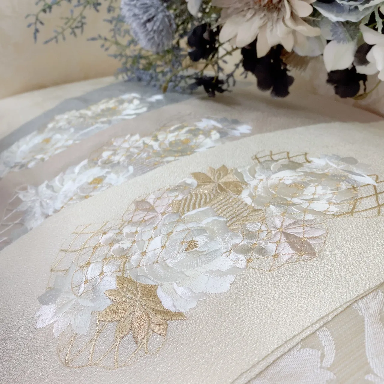 振袖レンタル 奈良 橿原 かわいい おしゃれ 個性派 かわいい かっこいい くすみ イマドキ 半衿 刺繍衿