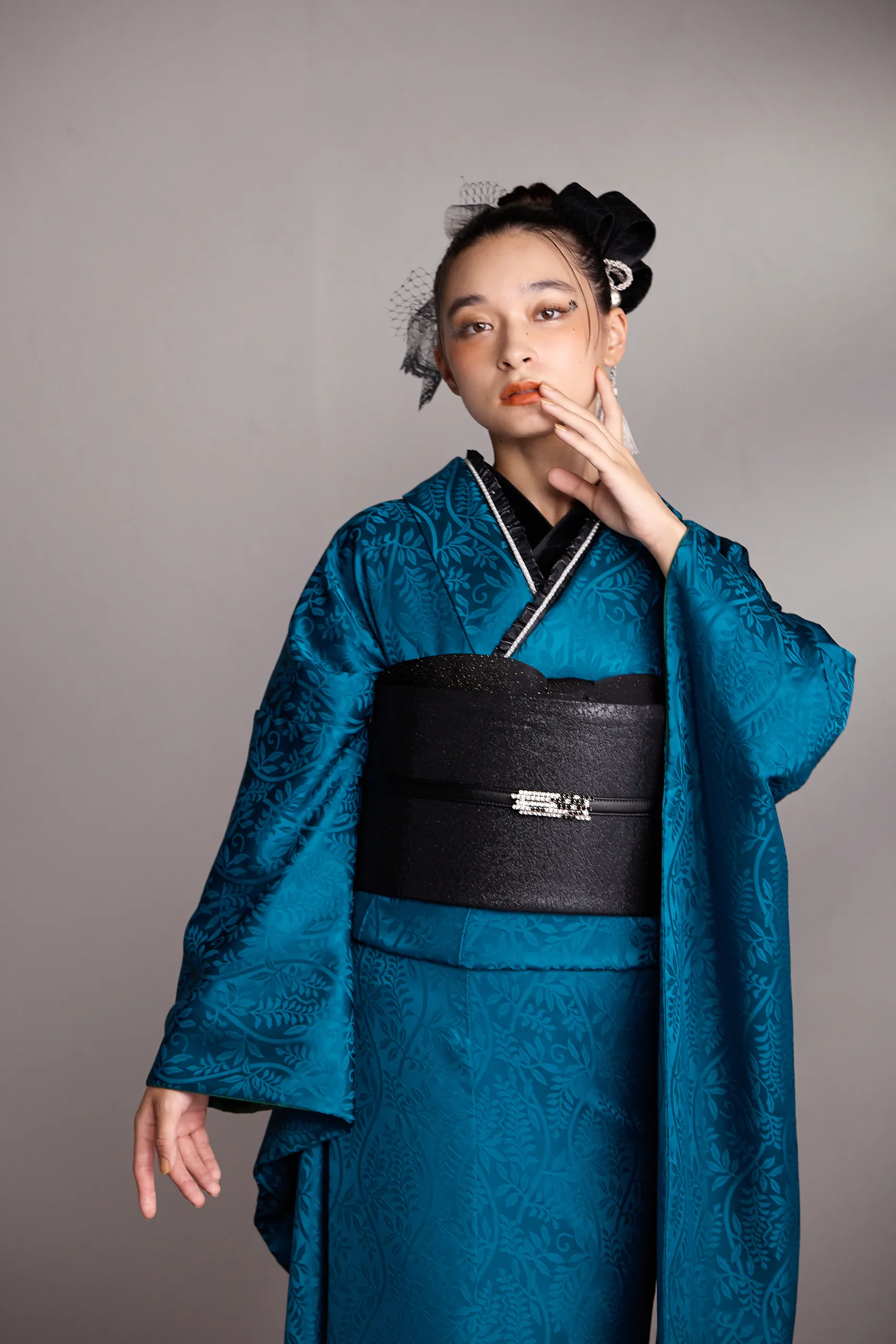 成人式　振袖　LOOKBOOK 　ヴィンテージ　オシャレ　シック　ブルー　無地　青色　ターコイズブルー