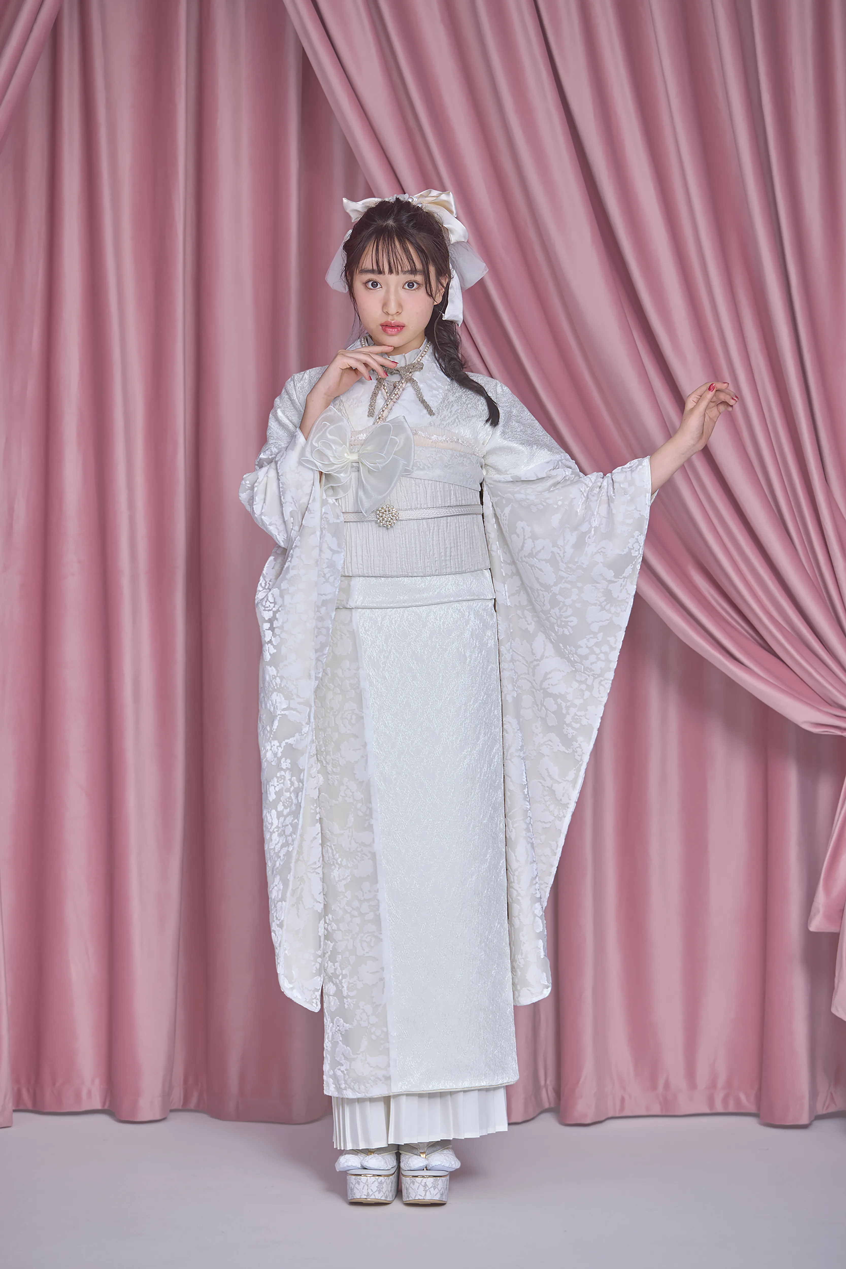 成人式　振袖　LOOKBOOK 　オシャレ　可愛い　くすみカラー　淡い色