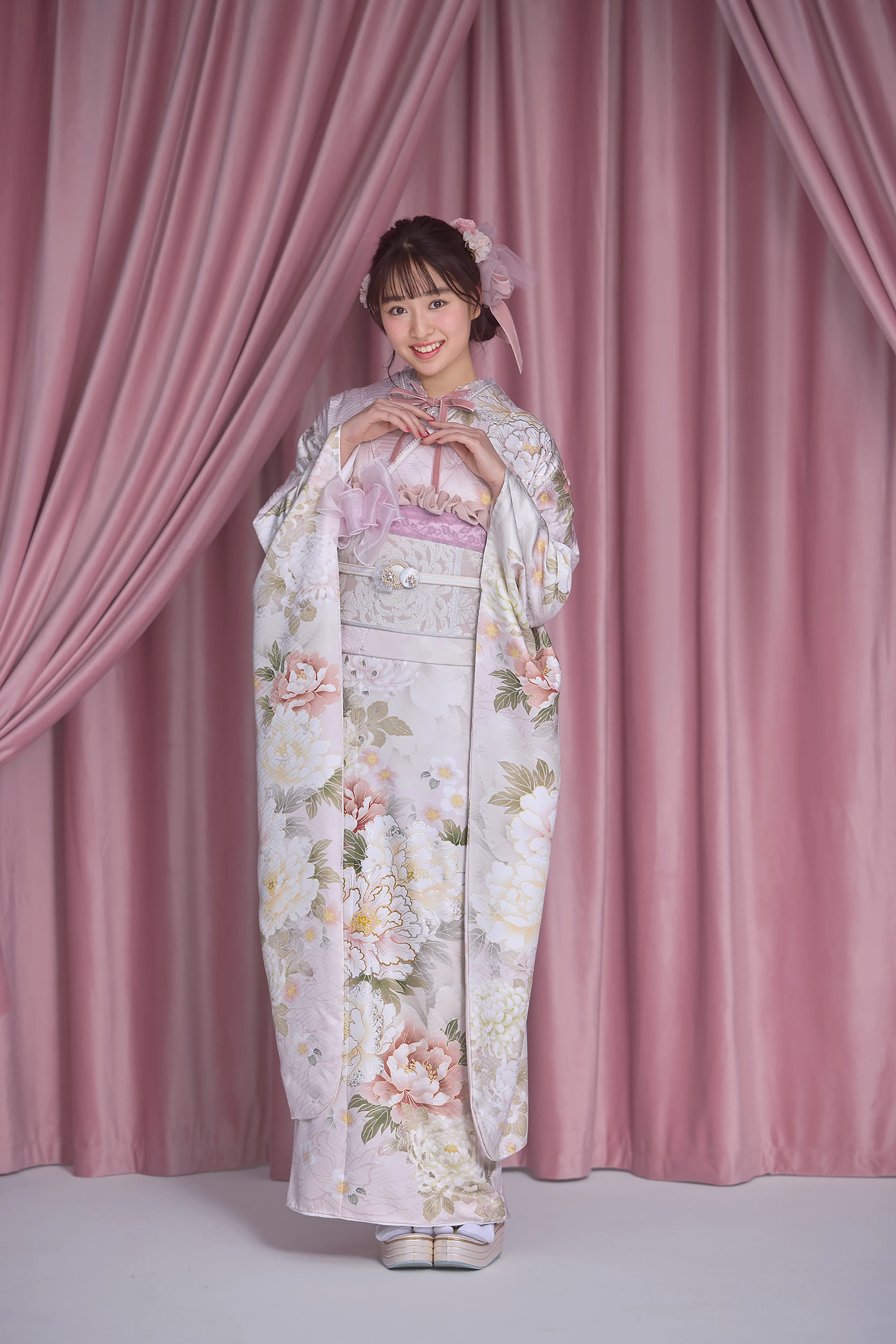 成人式　振袖　LOOKBOOK 　オシャレ　可愛い　くすみカラー　淡い色