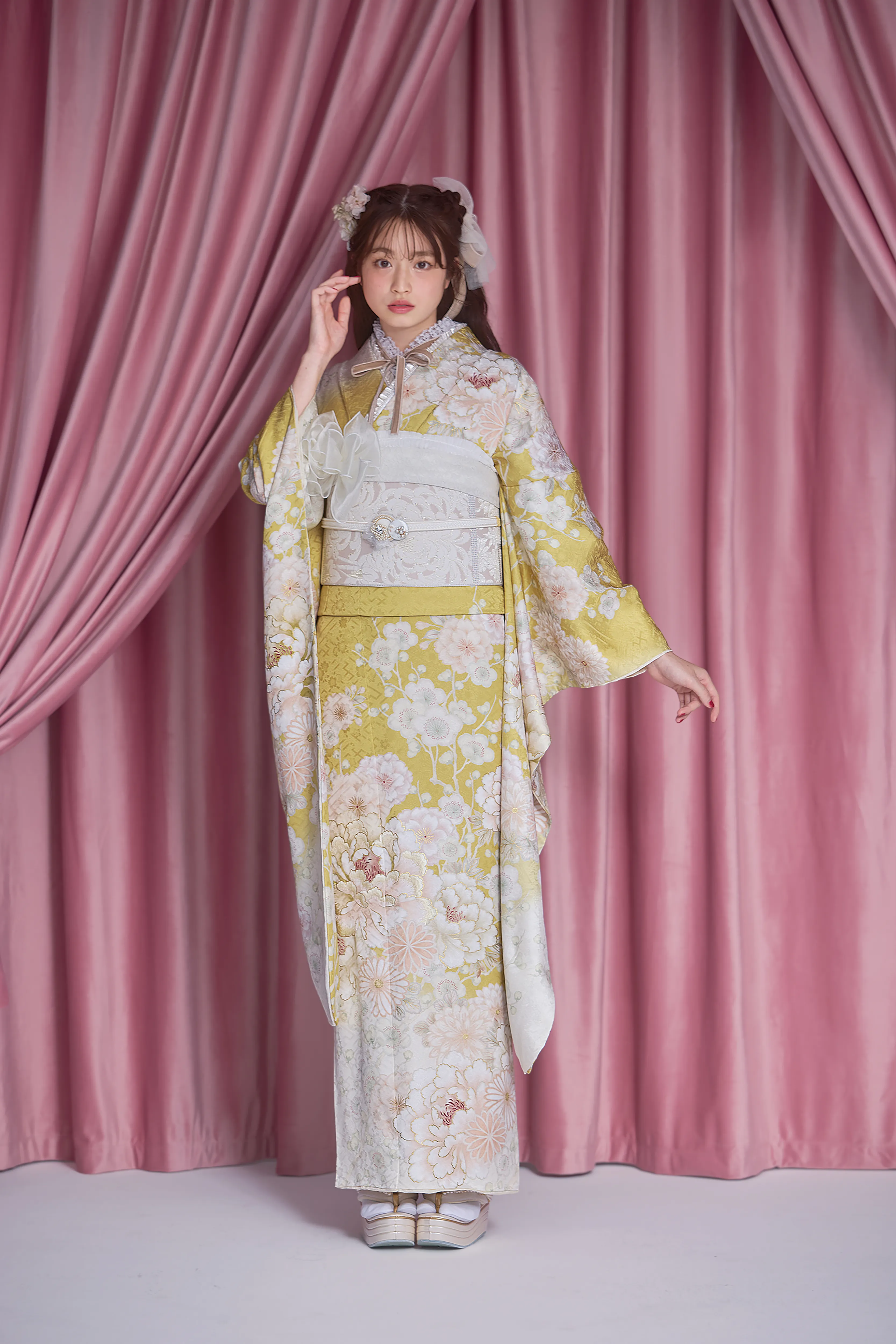 成人式　振袖　LOOKBOOK 　オシャレ　可愛い　くすみカラー　淡い色
