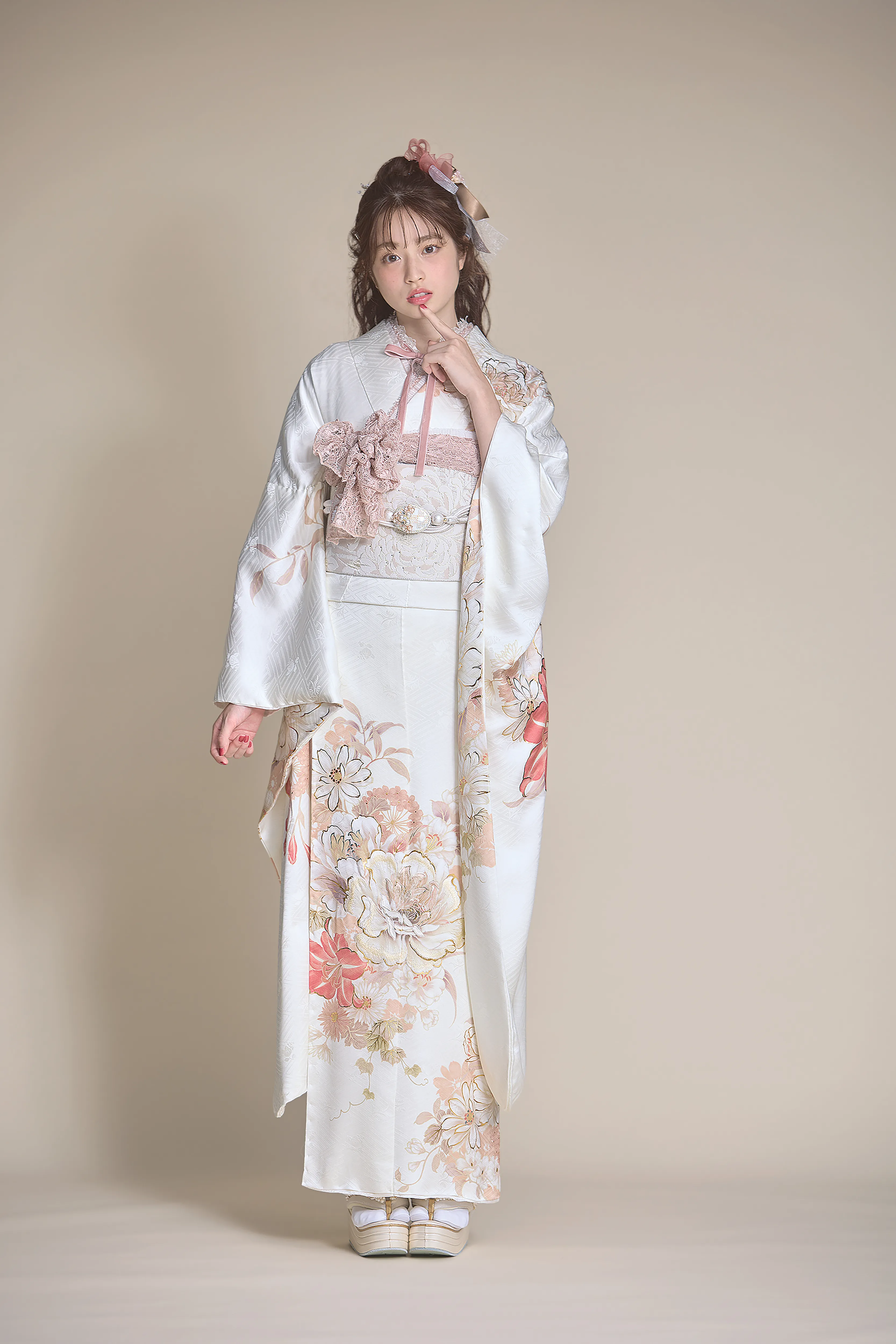 成人式　振袖　LOOKBOOK 　オシャレ　可愛い　くすみカラー　淡い色