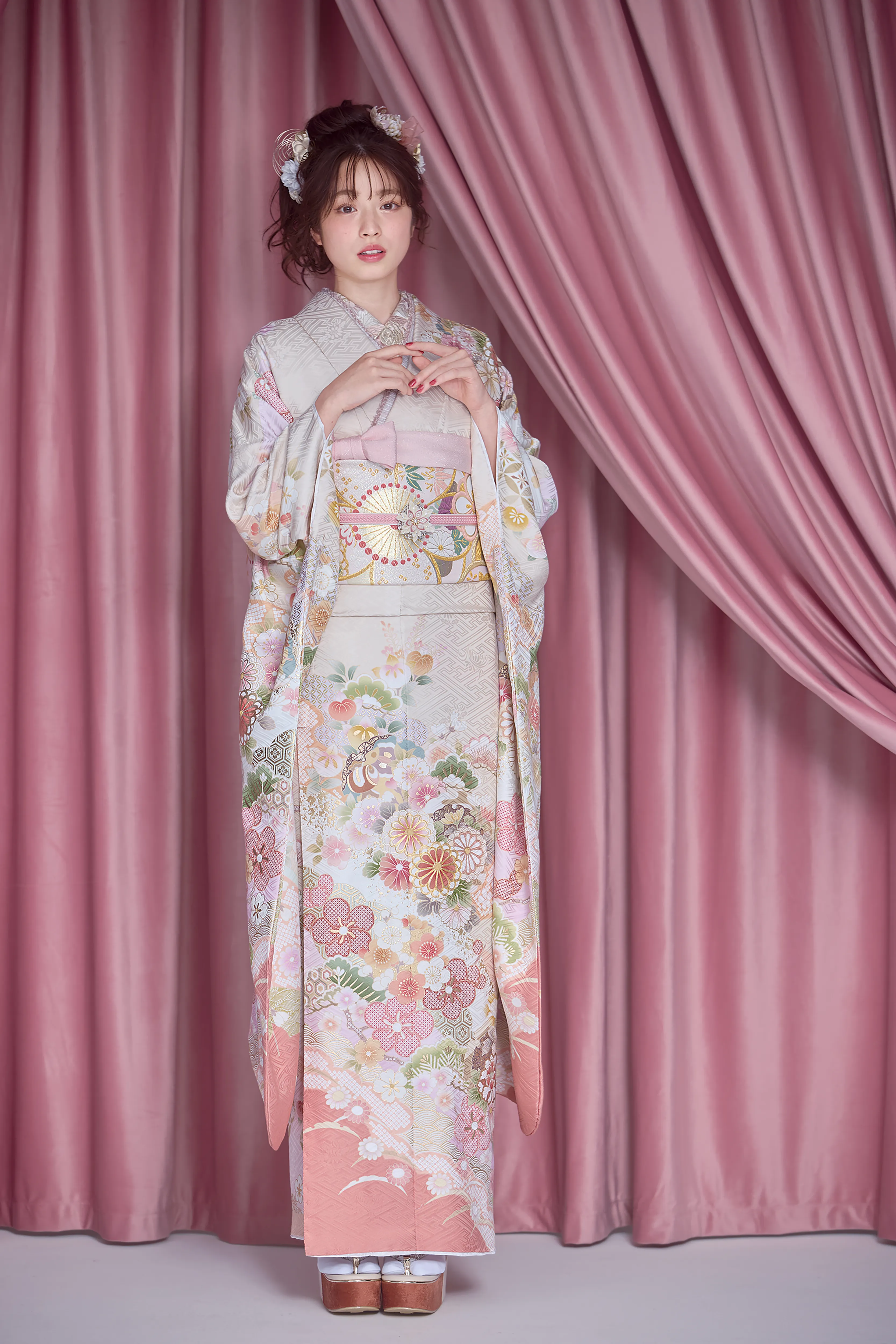 成人式　振袖　LOOKBOOK 　オシャレ　可愛い　くすみカラー　淡い色