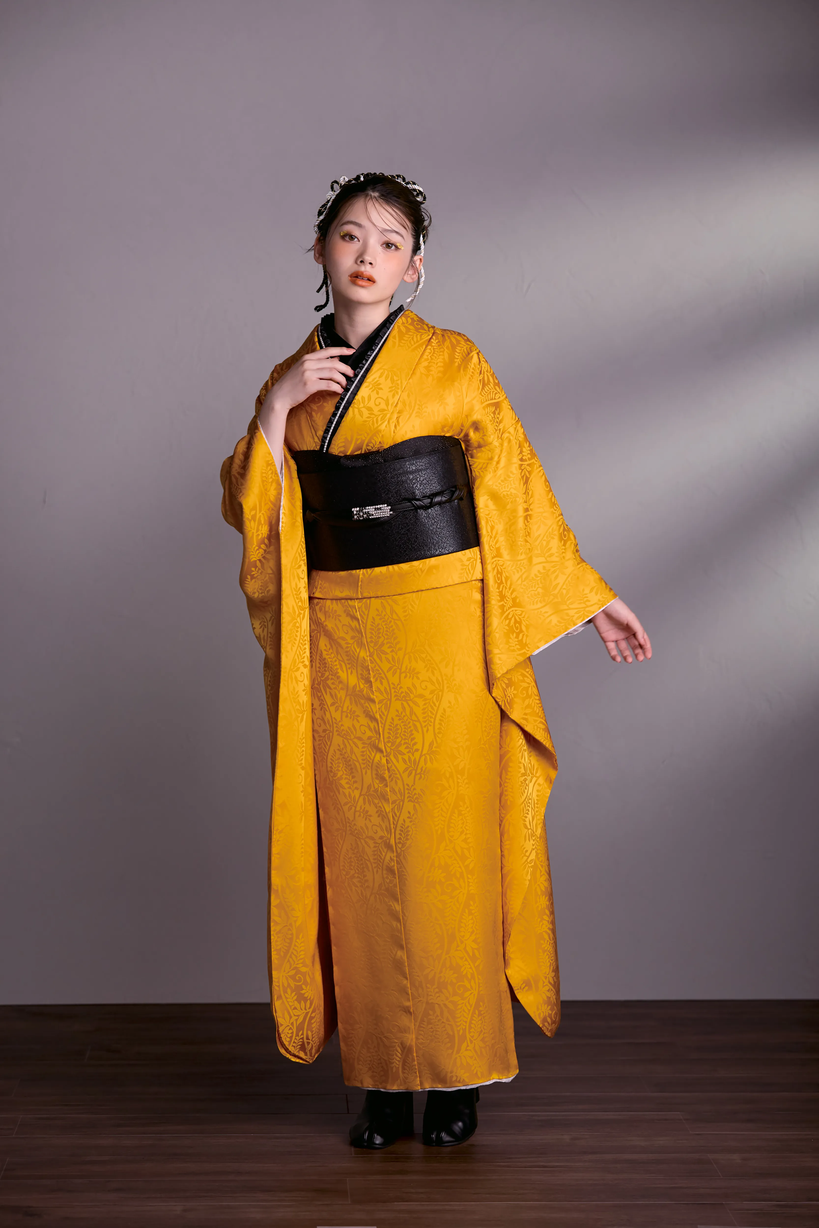 成人式　振袖　LOOKBOOK 　ヴィンテージ　オシャレ　シック　イエロー　無地　黄色