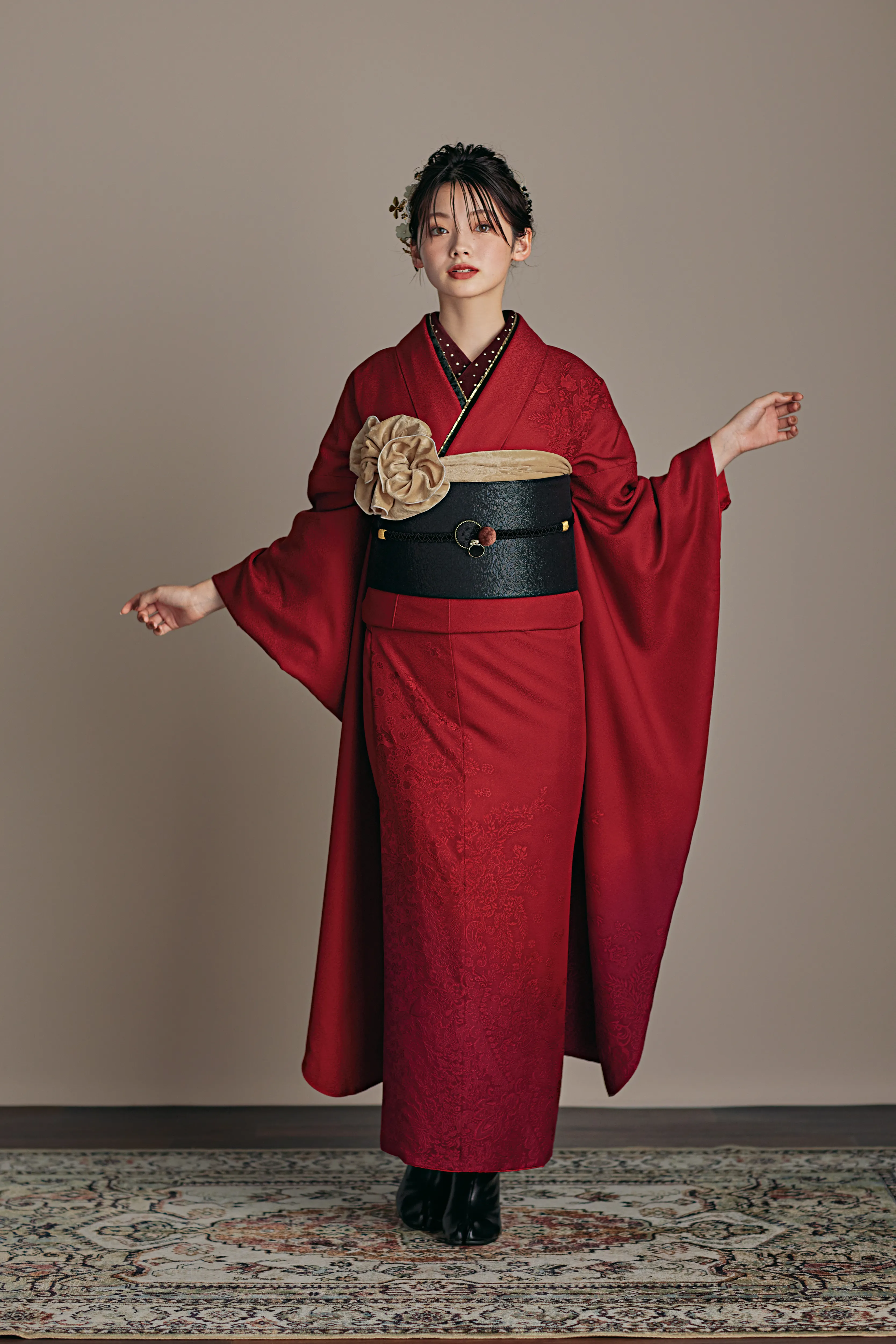 成人式　振袖　LOOKBOOK 　ヴィンテージ　オシャレ　シック　エンジ　赤色　シンプル　無地
