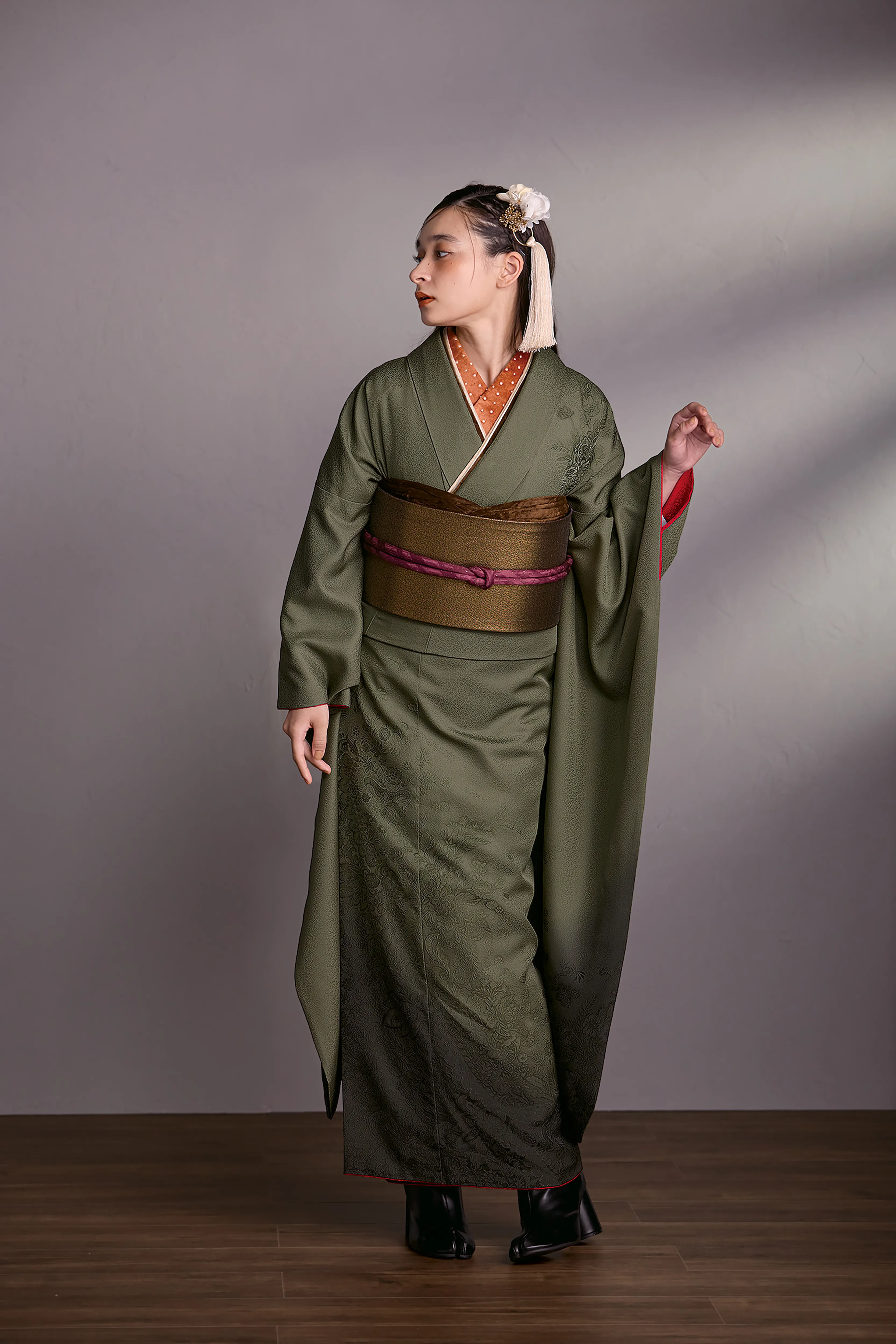 成人式　振袖　LOOKBOOK 　ヴィンテージ　オシャレ　シック　　カーキ　誰ともかぶらない　シンプル