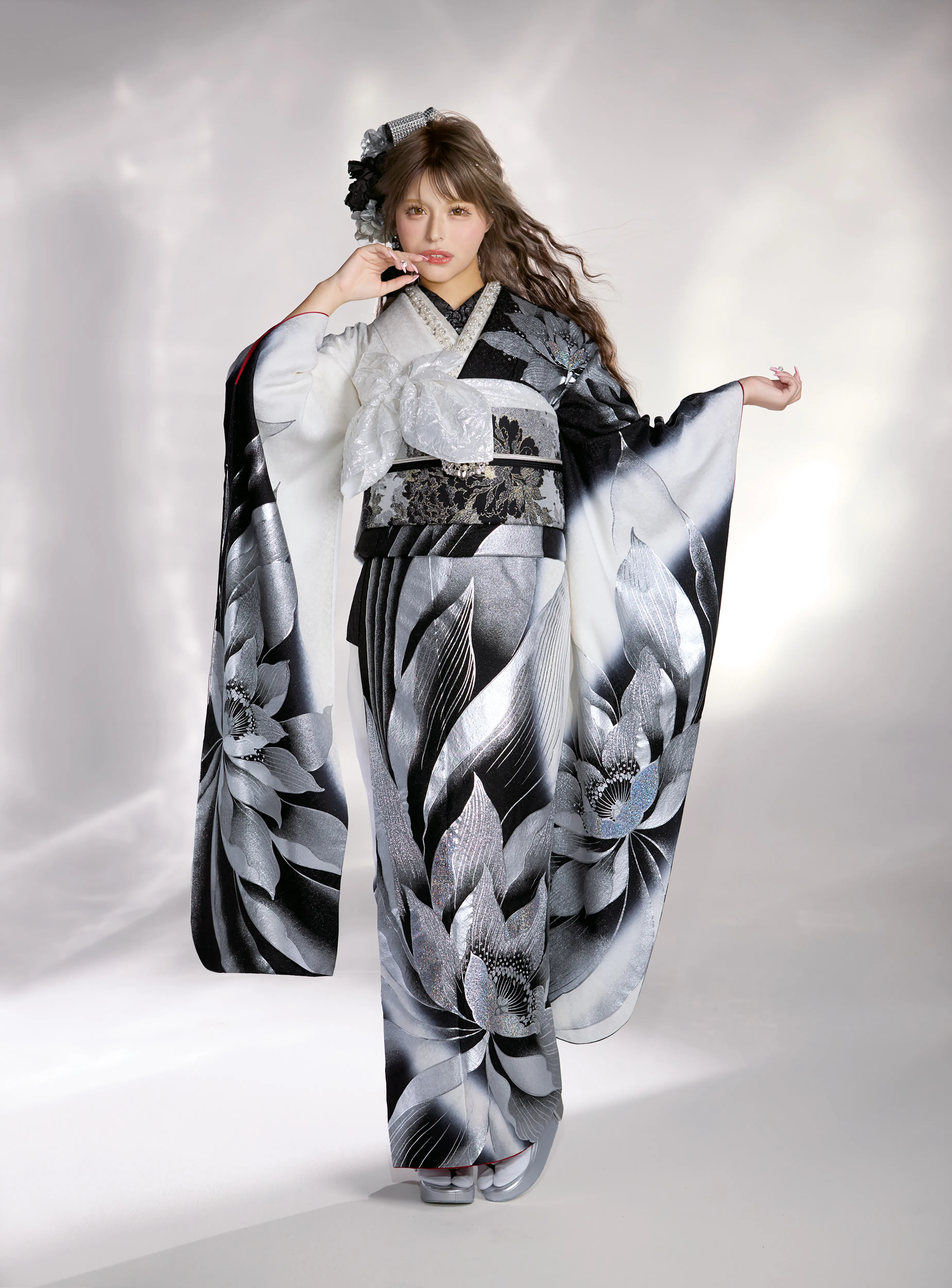 成人式　振袖　LOOKBOOK 　かっこいい　オシャレ　モード　可愛い　ギャル　キラキラ　ラグジュアリー　セクシー