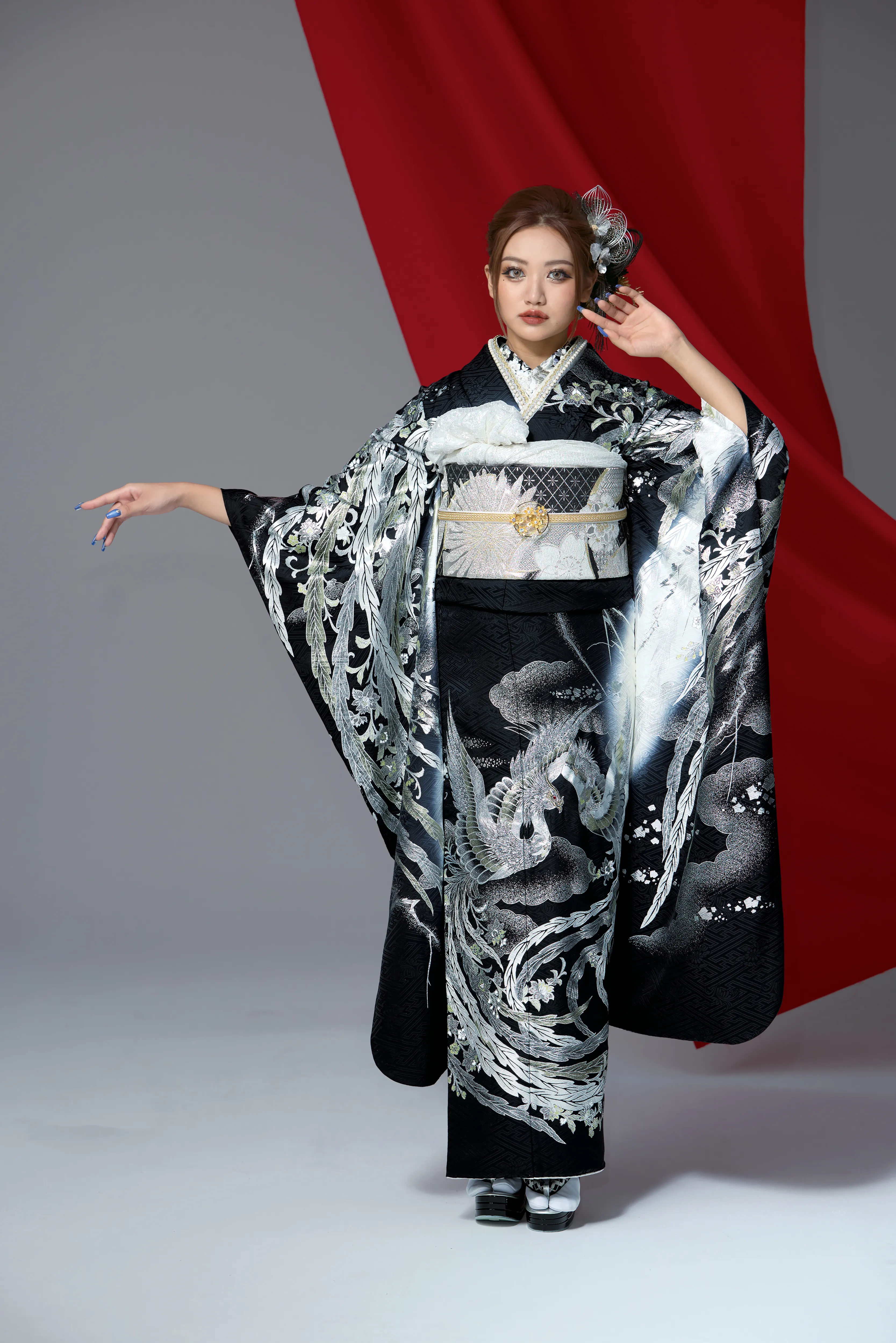成人式　振袖　LOOKBOOK 　かっこいい　オシャレ　モード　可愛い　ギャル　キラキラ　ラグジュアリー　セクシー
