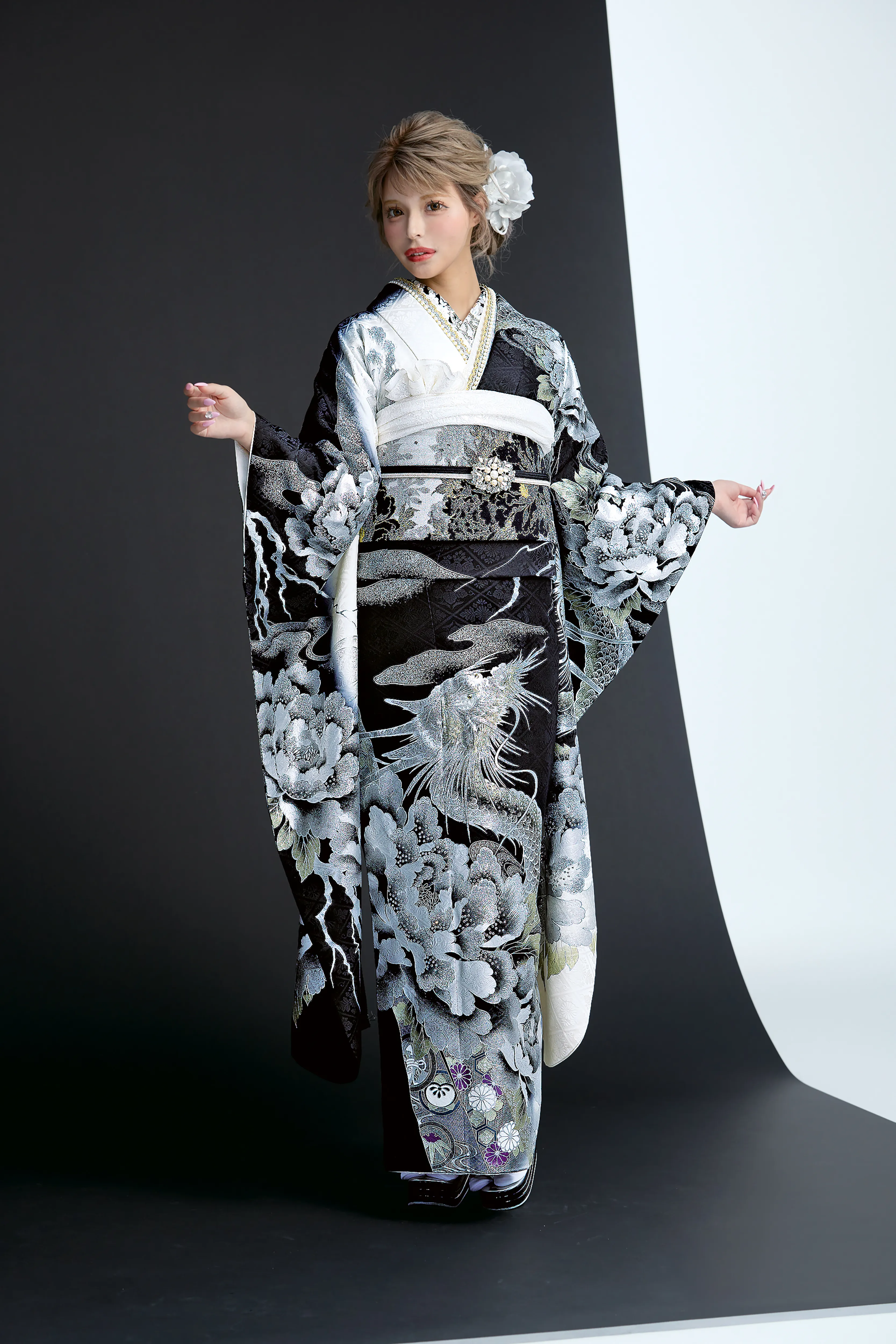 成人式　振袖　LOOKBOOK 　かっこいい　オシャレ　モード　可愛い　ギャル　キラキラ　ラグジュアリー　セクシー