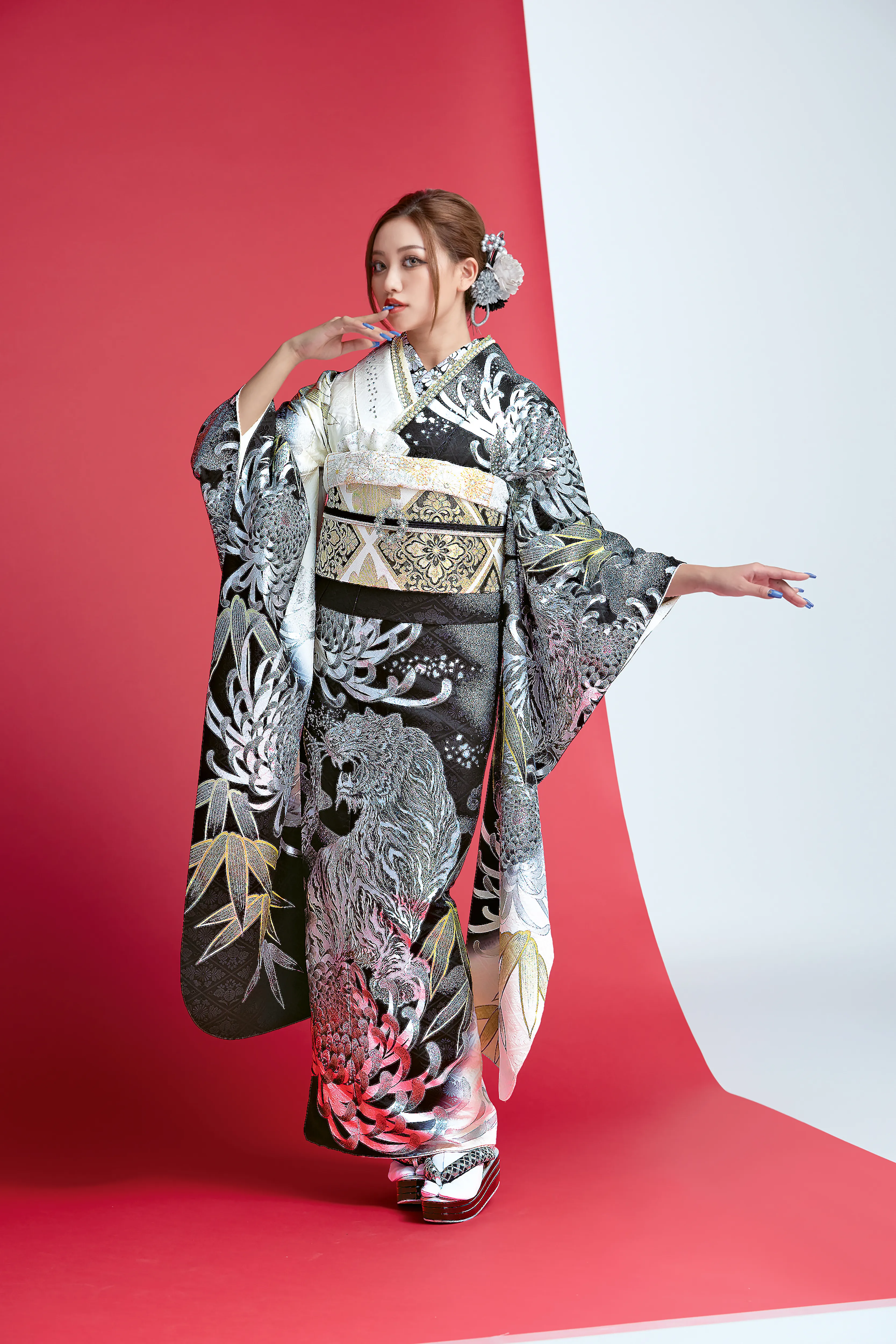 成人式　振袖　LOOKBOOK 　かっこいい　オシャレ　モード　可愛い　ギャル　キラキラ　ラグジュアリー　セクシー