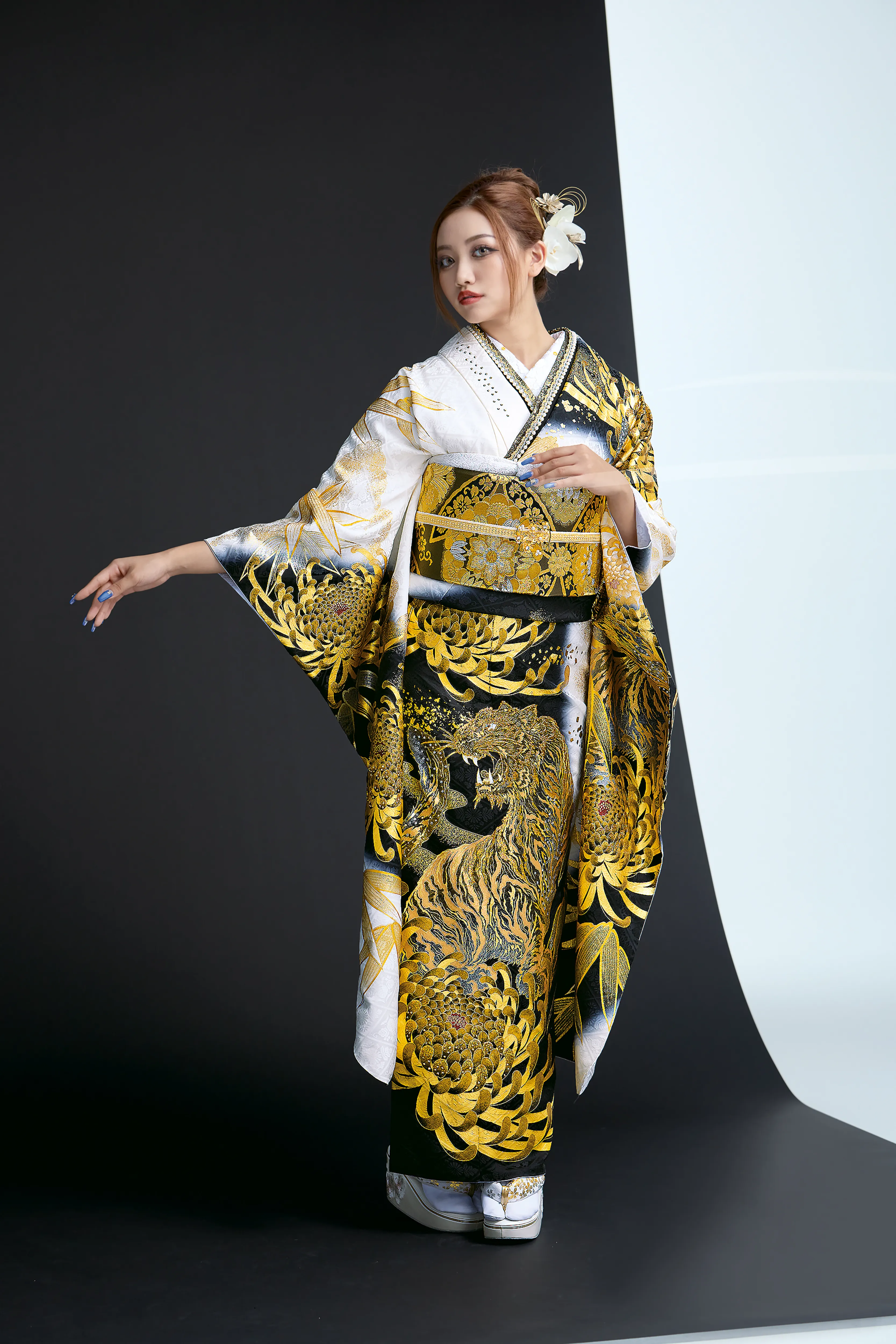 成人式　振袖　LOOKBOOK 　かっこいい　オシャレ　モード　可愛い　ギャル　キラキラ　ラグジュアリー　セクシー