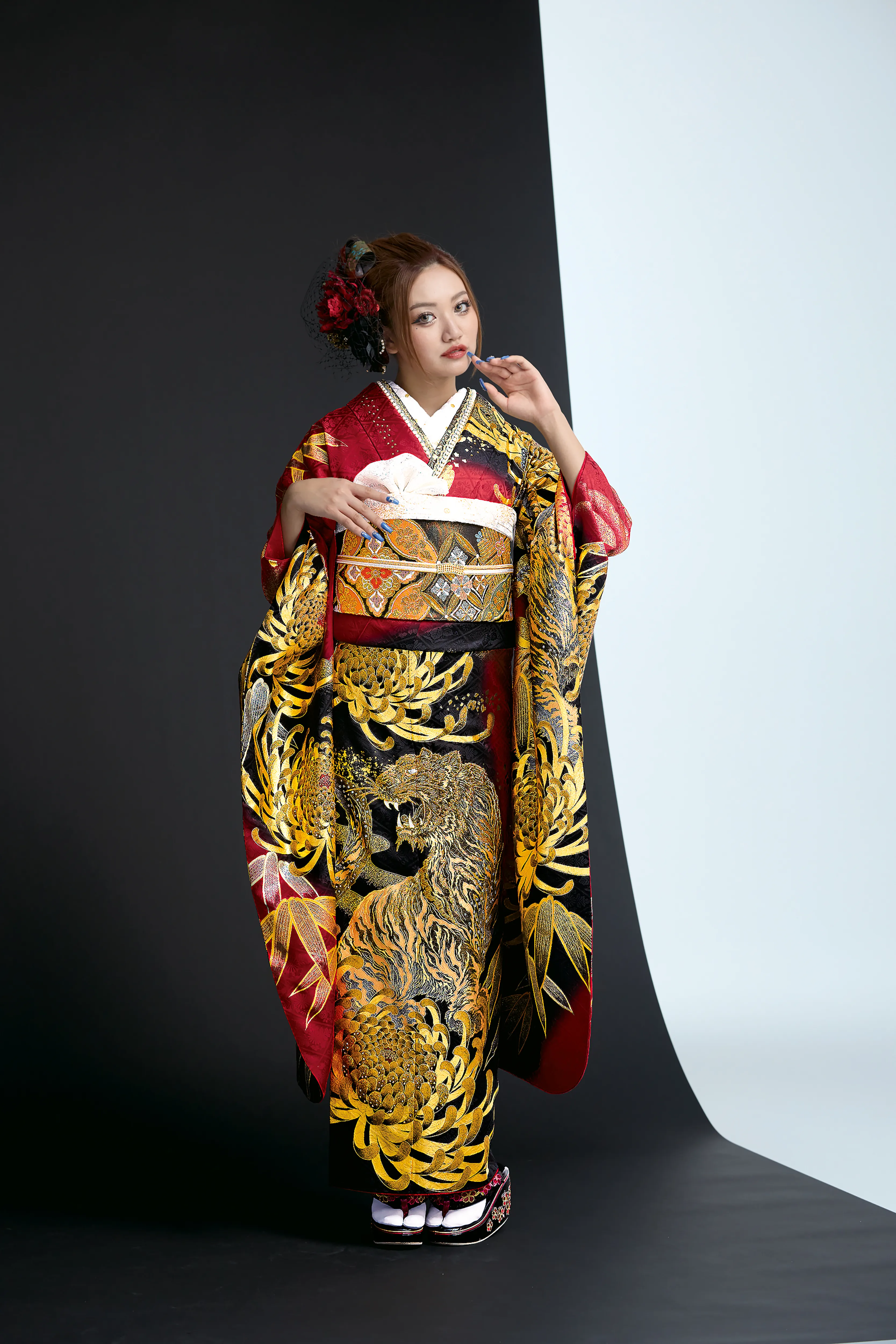 成人式　振袖　LOOKBOOK 　かっこいい　オシャレ　モード　可愛い　ギャル　キラキラ　ラグジュアリー　セクシー
