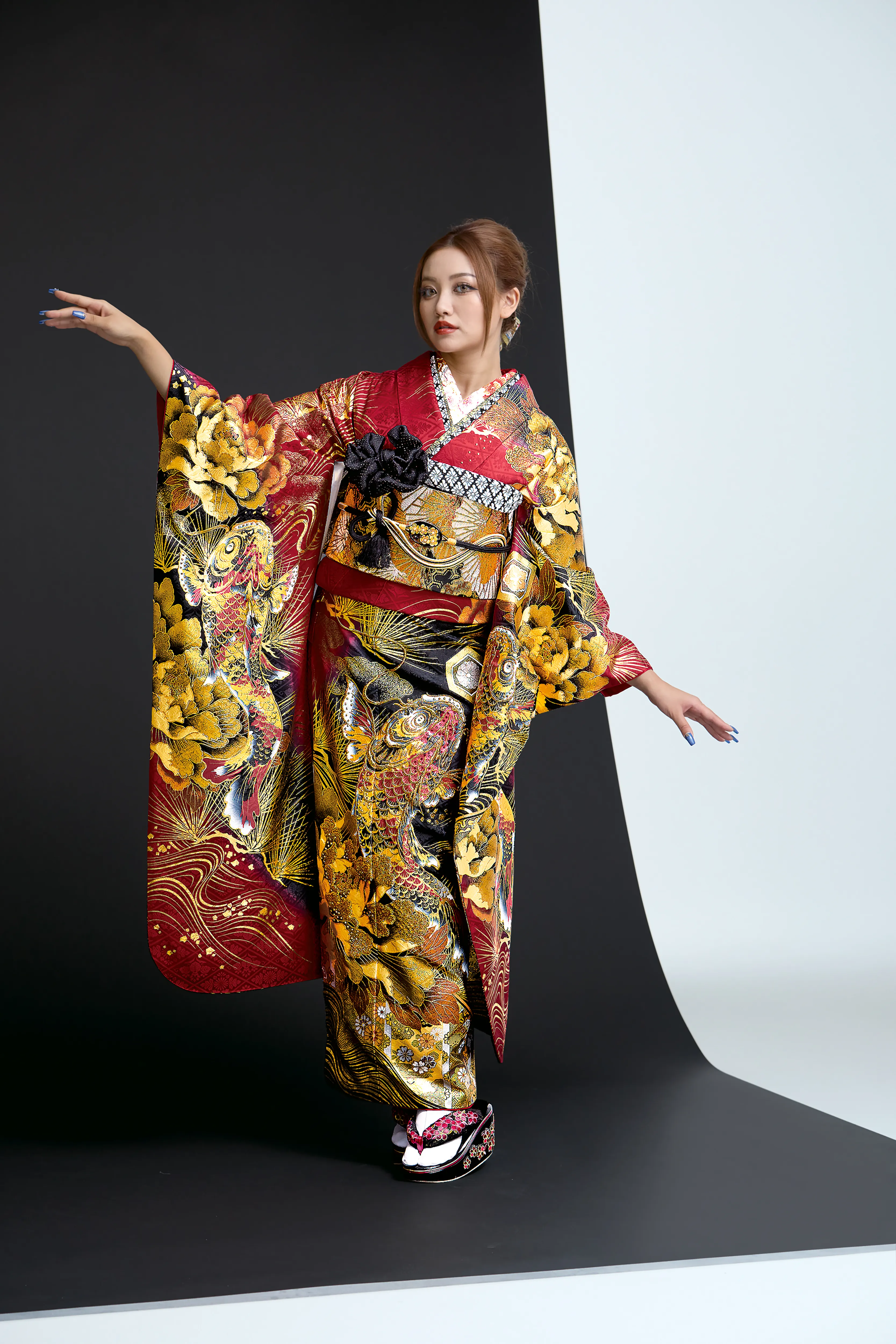 成人式　振袖　LOOKBOOK 　かっこいい　オシャレ　モード　可愛い　ギャル　キラキラ　ラグジュアリー　セクシー