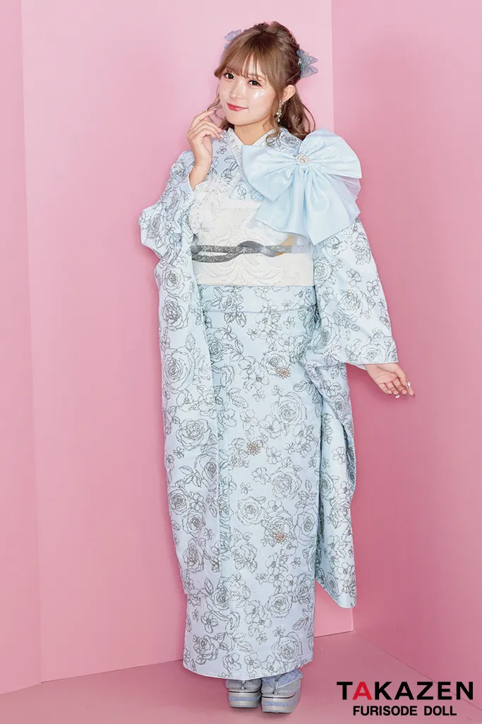 TAKAZENのレンタル振袖 ヘップバーンシュシュ　水色　バラ柄　キラキラ振袖　グリッター　リボン付き　一番かわいい　派手　目立つ　人気キャバ嬢ご用達　今井アンジェリカ【通販可】25008