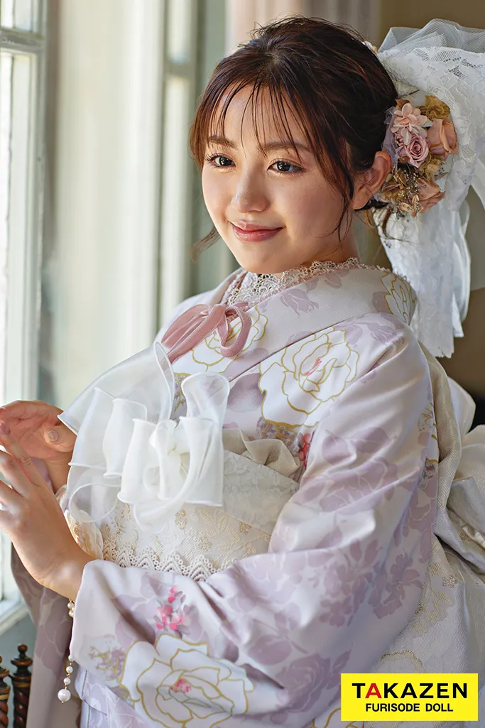 TAKAZENのレンタル振袖 くすみカラーレトロ　ピンク/淡い色　バラ柄　フェミニン　フレンチガーリー　アンティーク調　かわいい振袖　リボン小物アレンジ　香音【通販可】25012