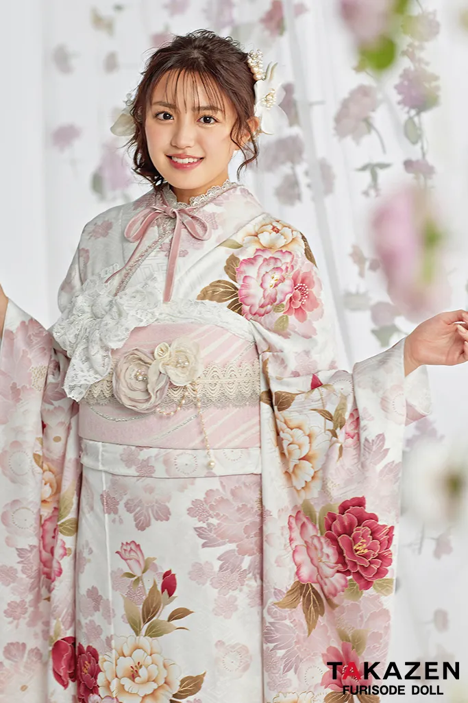 TAKAZENのレンタル振袖 くすみカラーガーリー　白/ピンク/淡色　牡丹柄　あざとかわいい　人気　リボン小物コーデ　香音ちゃん【通販可】25017